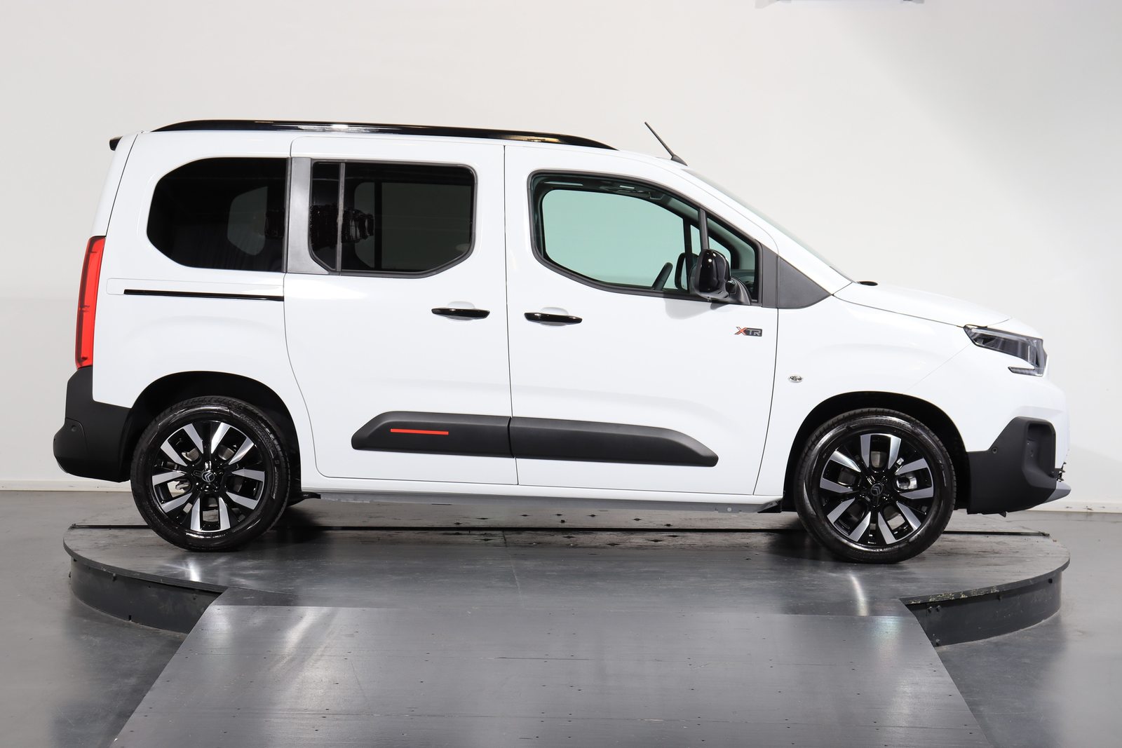 CITROEN Berlingo 1.5 BlueHDi 130 Max, Diesel, Voiture nouvelle, Automatique - 2