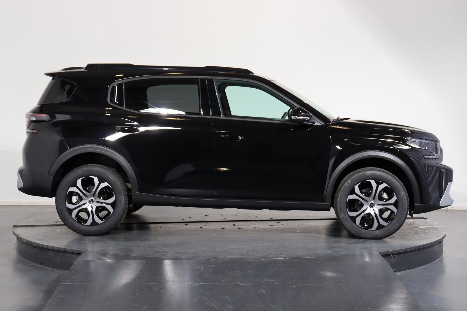 CITROEN C3 Aircross 1.2 Hybrid Plus, Mild-Hybrid Petrol/Electric, New car, Automatic - 2
