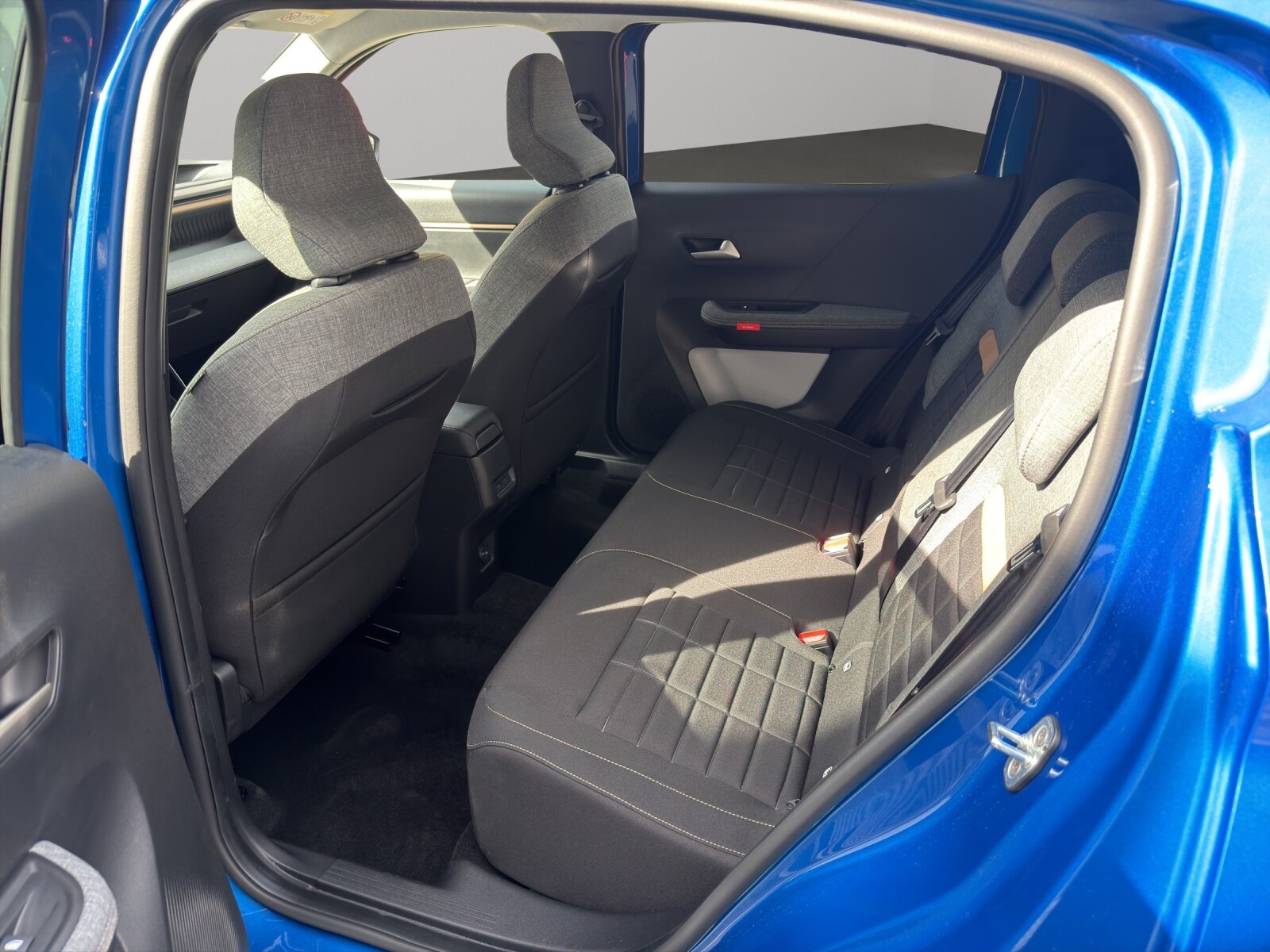 CITROEN C3 Aircross 1.2 Hybrid Tonic+, Hybride Intégral Essence/Électricité, Voiture nouvelle, Automatique - 5