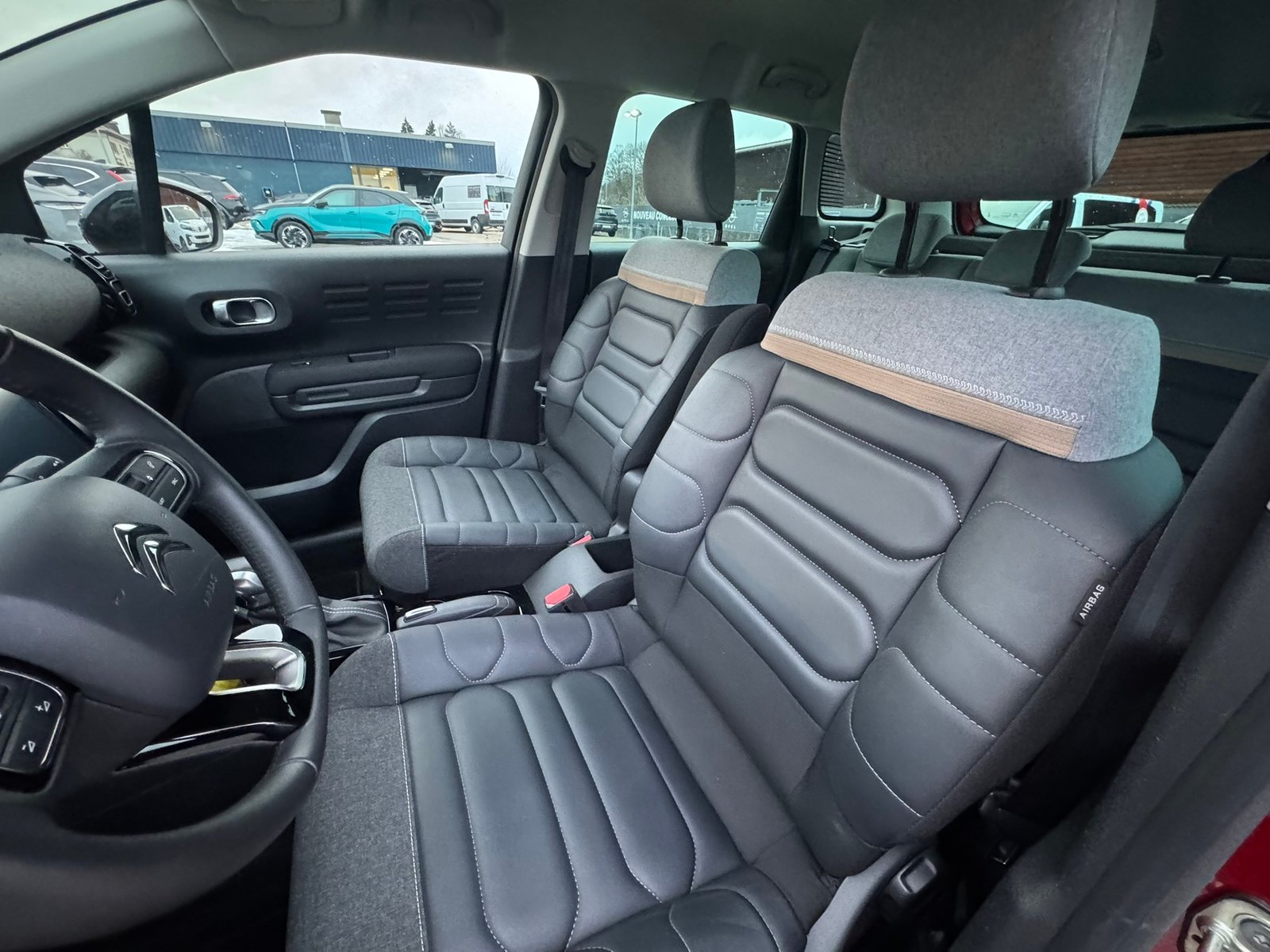 CITROEN C3 Aircross 1.2i PureTech Shine EAT6, Benzin, Occasion / Gebraucht, Automatik - 6