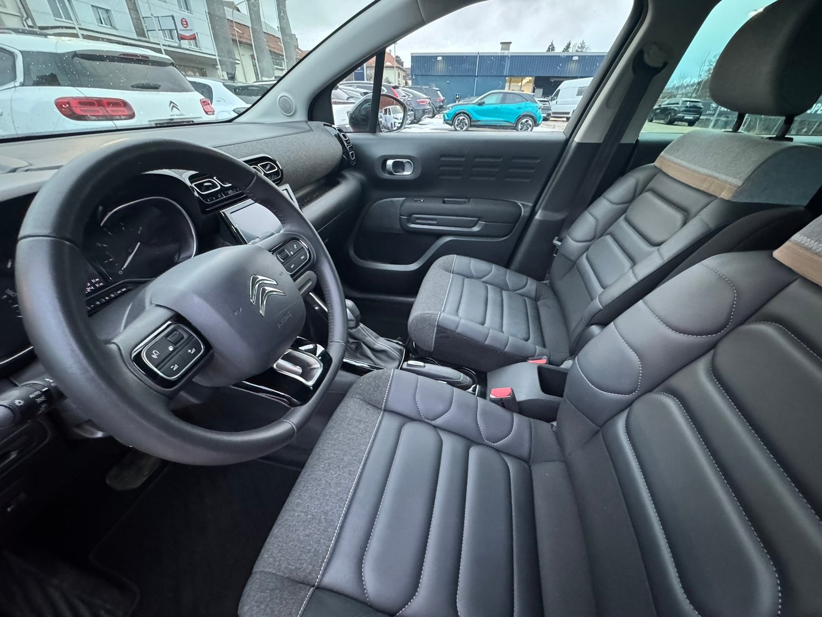 CITROEN C3 Aircross 1.2i PureTech Shine EAT6, Benzin, Occasion / Gebraucht, Automatik - 7