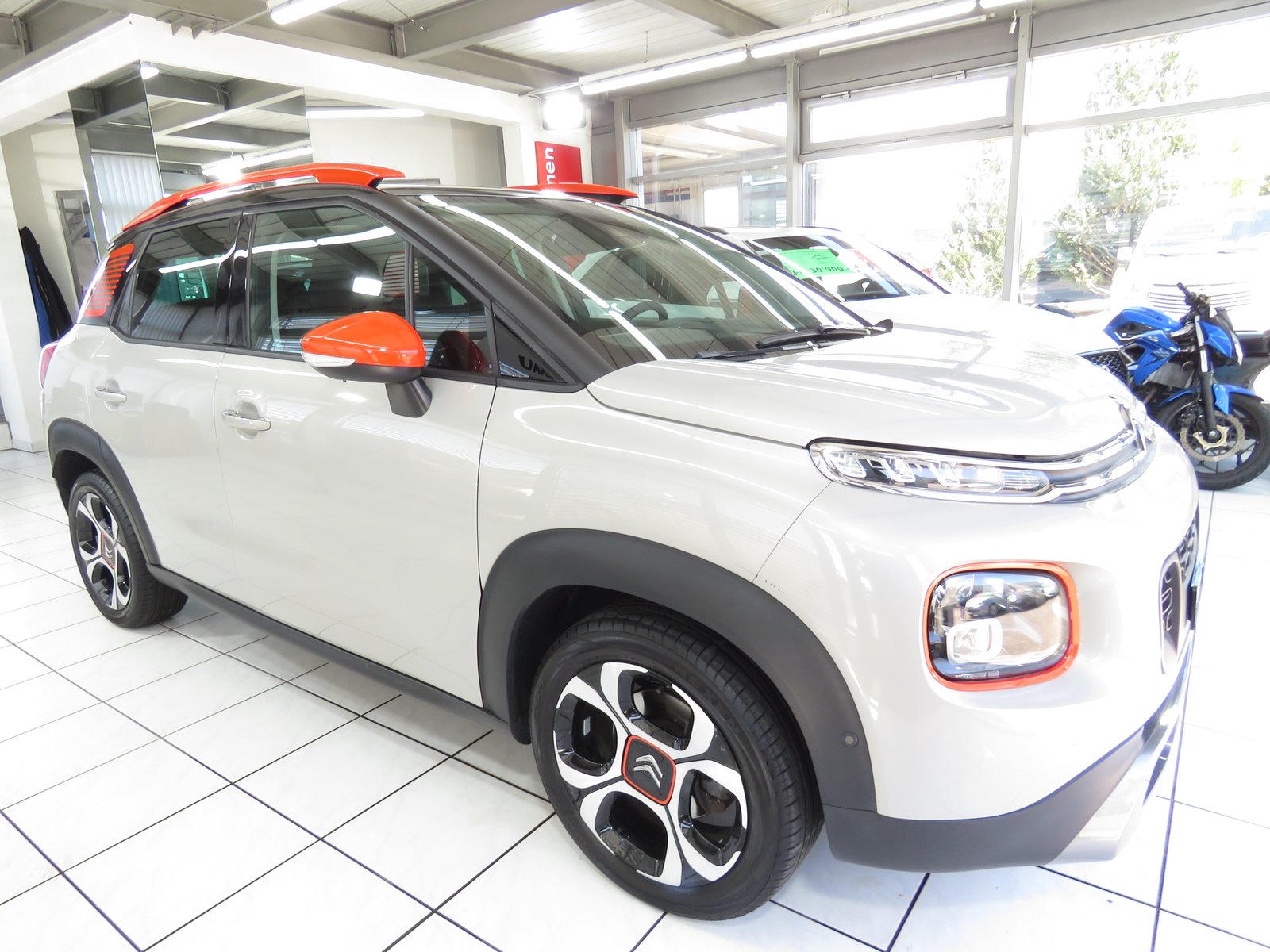 CITROEN C3 Aircross 1.2i PureTech Shine, Petrol, Second hand / Used, Manual - 3