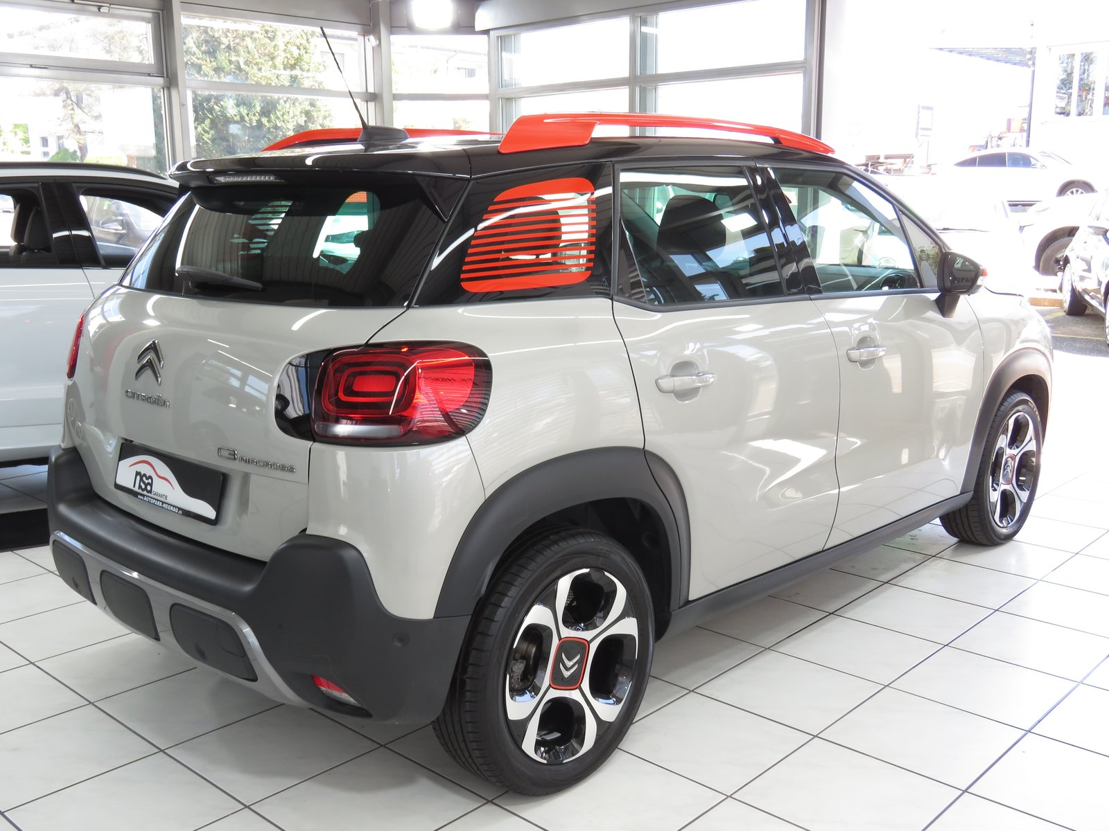 CITROEN C3 Aircross 1.2i PureTech Shine, Petrol, Second hand / Used, Manual - 4