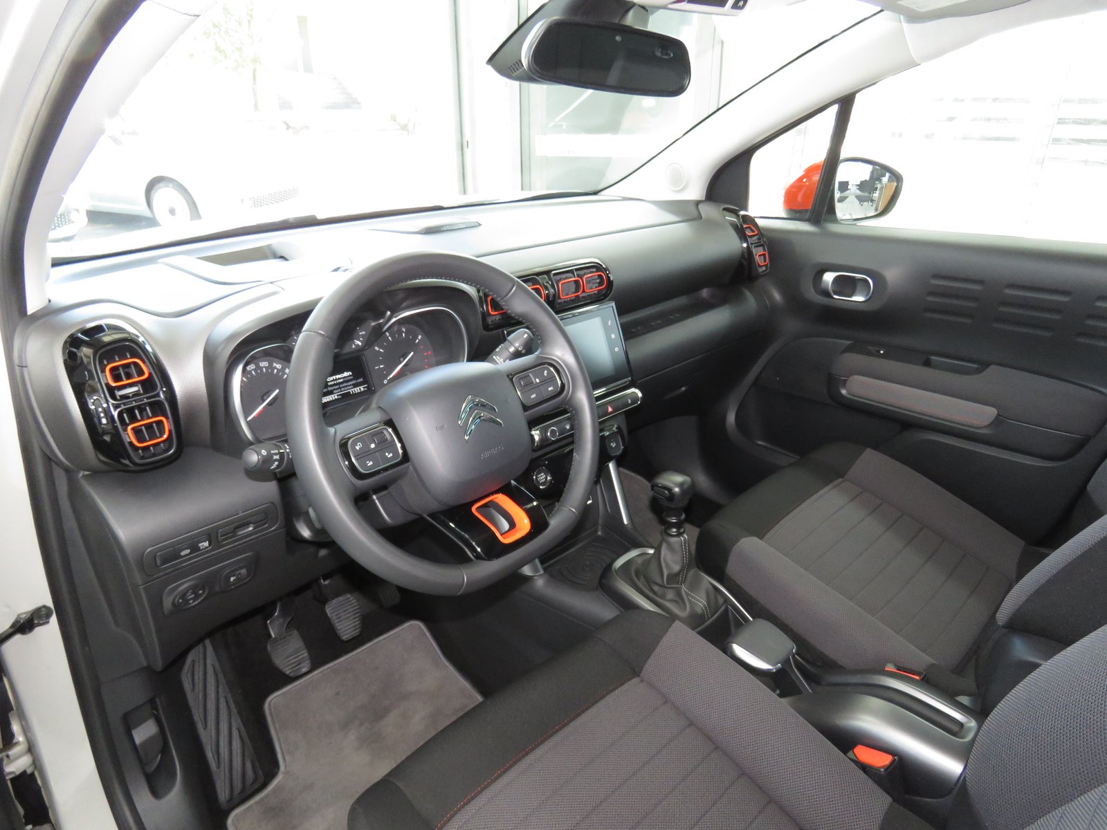 CITROEN C3 Aircross 1.2i PureTech Shine, Petrol, Second hand / Used, Manual - 6