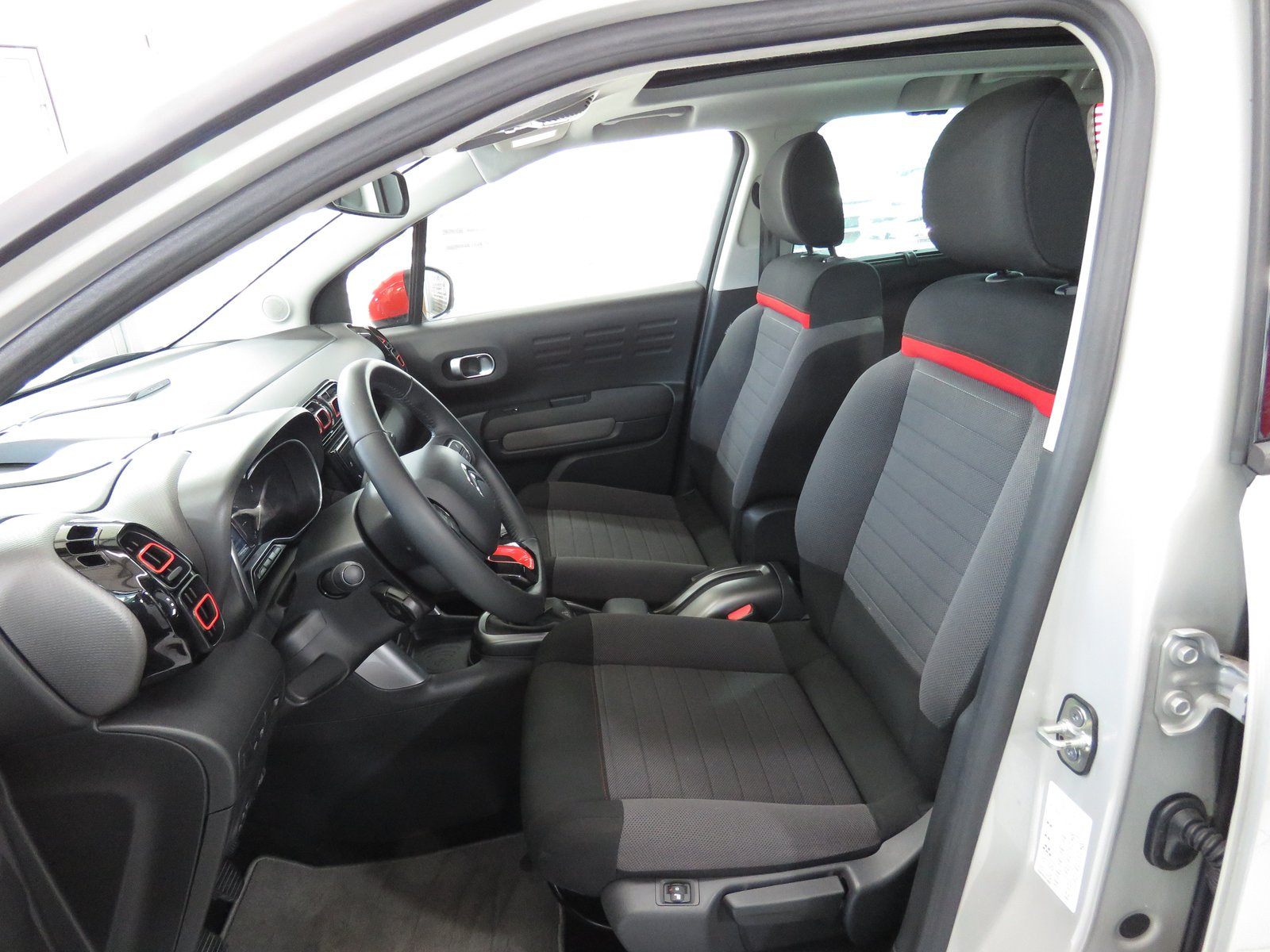 CITROEN C3 Aircross 1.2i PureTech Shine, Petrol, Second hand / Used, Manual - 7