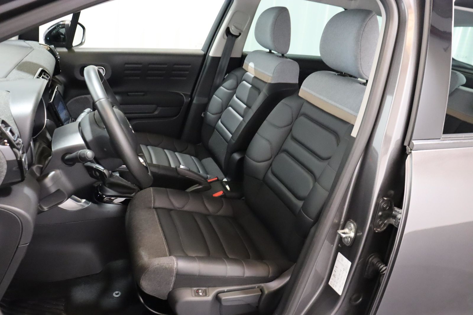 CITROEN C3 Aircross 1.2 PureTech 130 Shine, Petrol, Second hand / Used, Automatic - 4