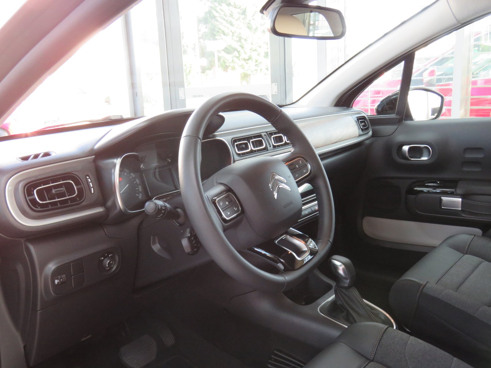 CITROEN C3 1.2i PureTech Swiss Edition EAT6, Essence, Occasion / Utilisé, Automatique - 7