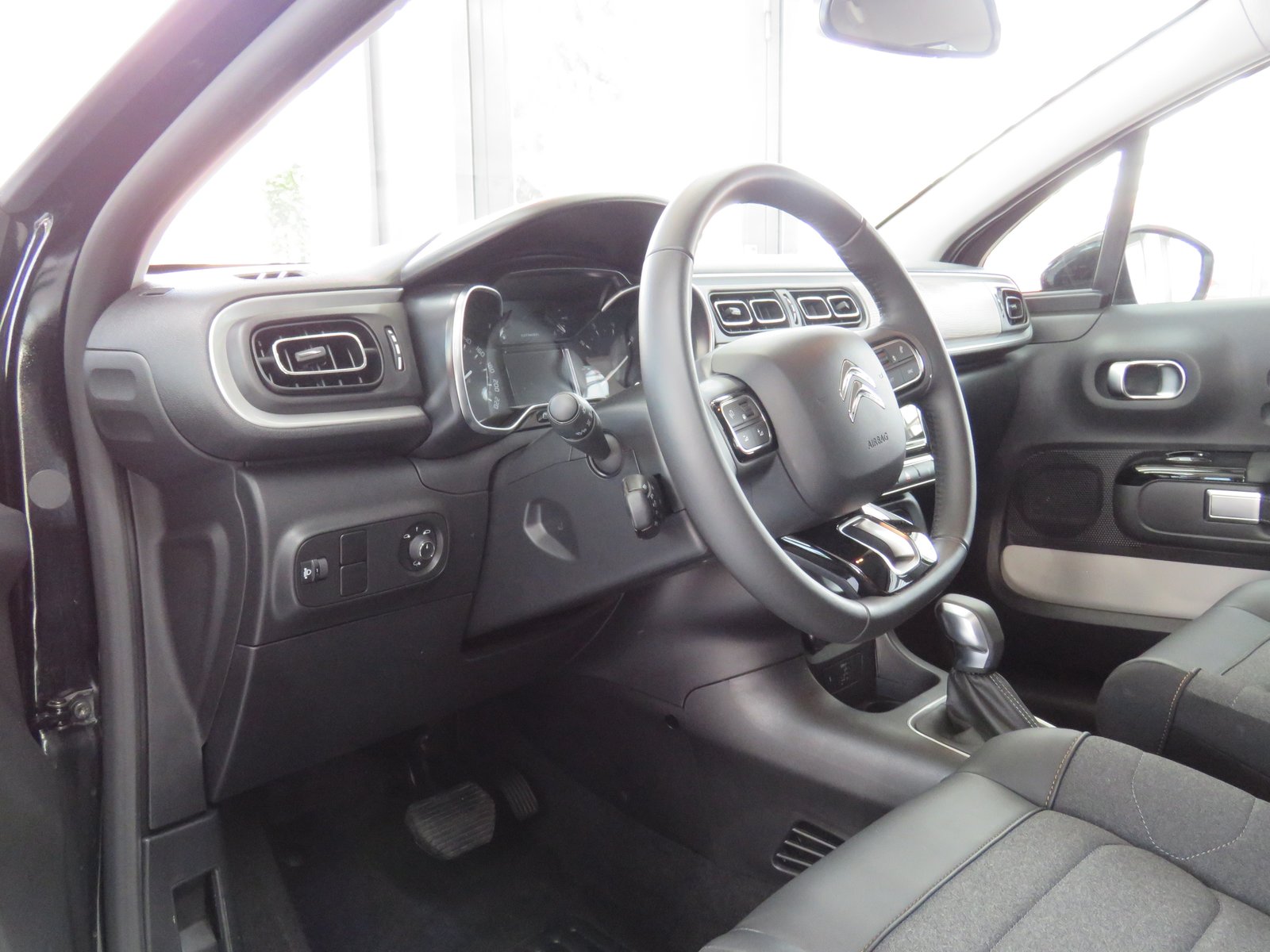 CITROEN C3 1.2i PureTech Swiss Edition EAT6, Petrol, Second hand / Used, Automatic - 7