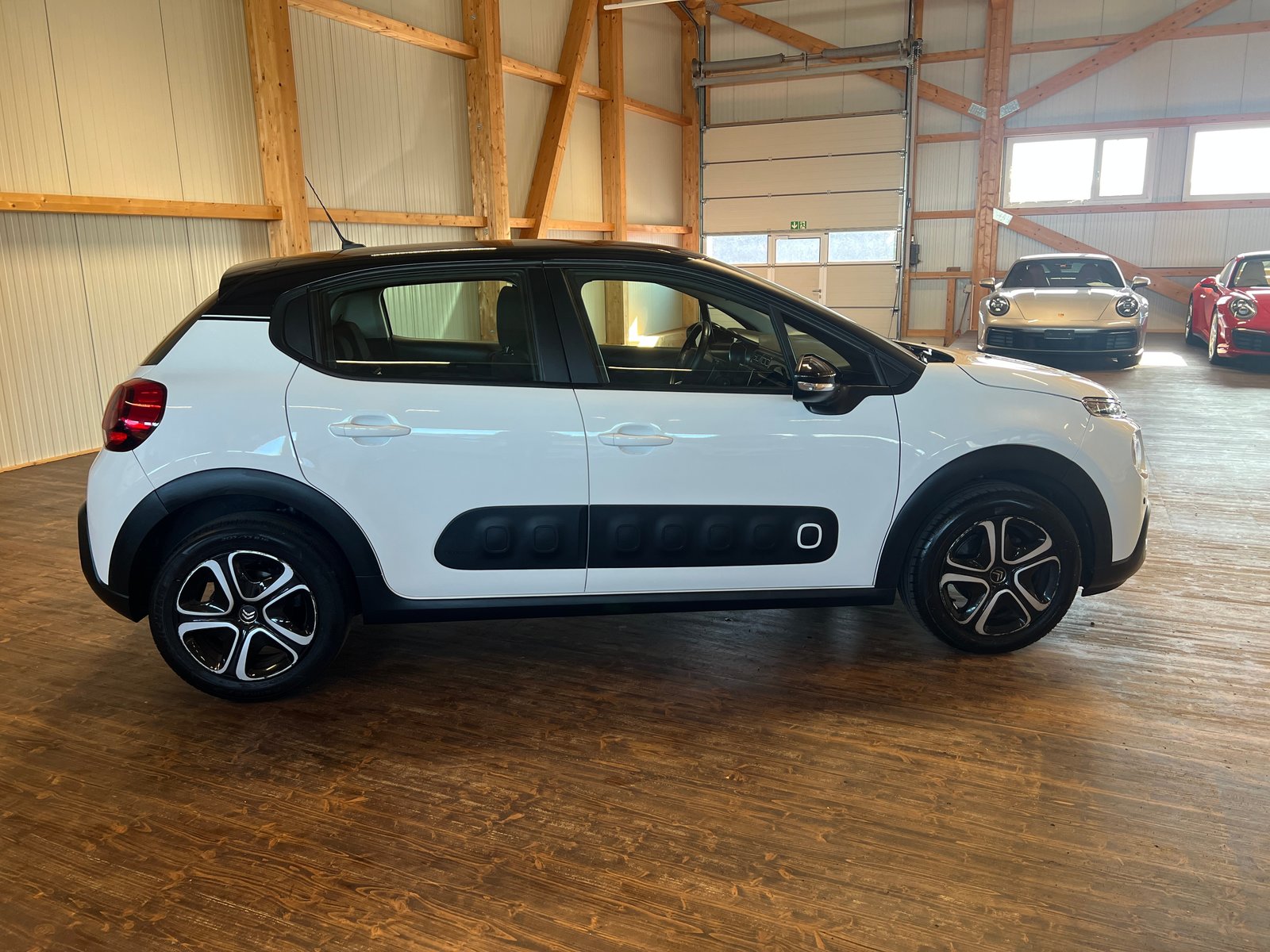 CITROEN C3 1.2i PureTech Shine EAT6, Petrol, Second hand / Used, Automatic - 4