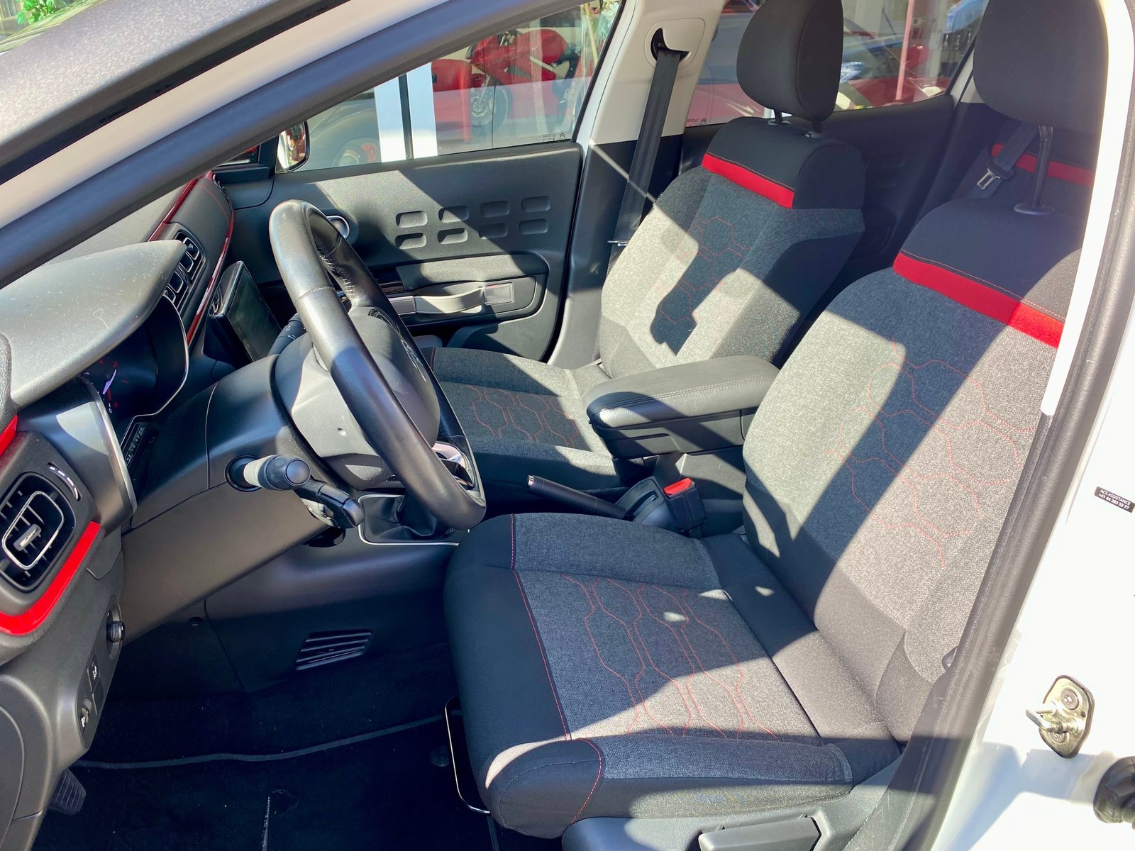 CITROEN C3 1.2i PureTech Shine, Petrol, Second hand / Used, Manual - 4