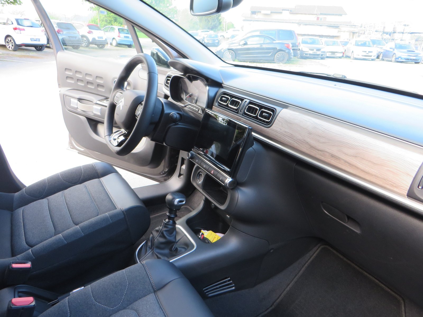 CITROEN C3 1.2i PureTech Shine EAT6, Petrol, Second hand / Used, Automatic - 7