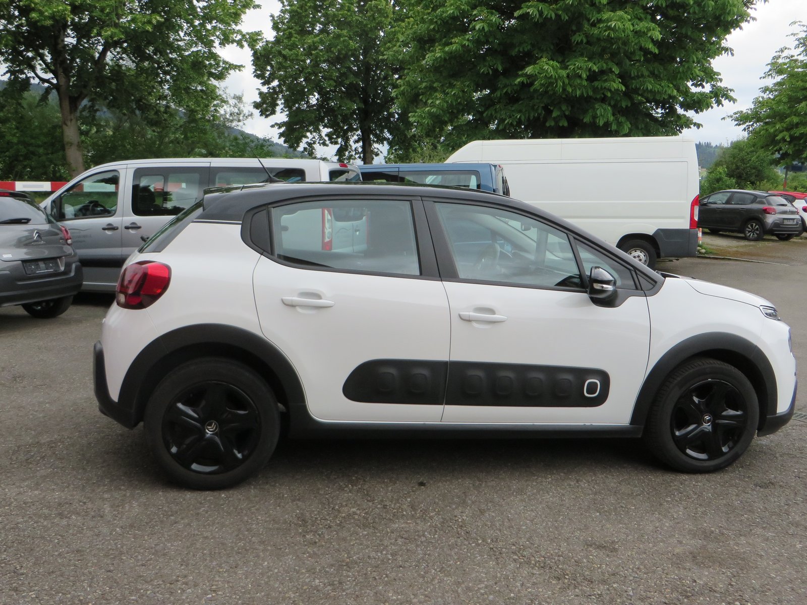 CITROEN C3 1.2i PureTech Shine EAT6, Petrol, Second hand / Used, Automatic - 3