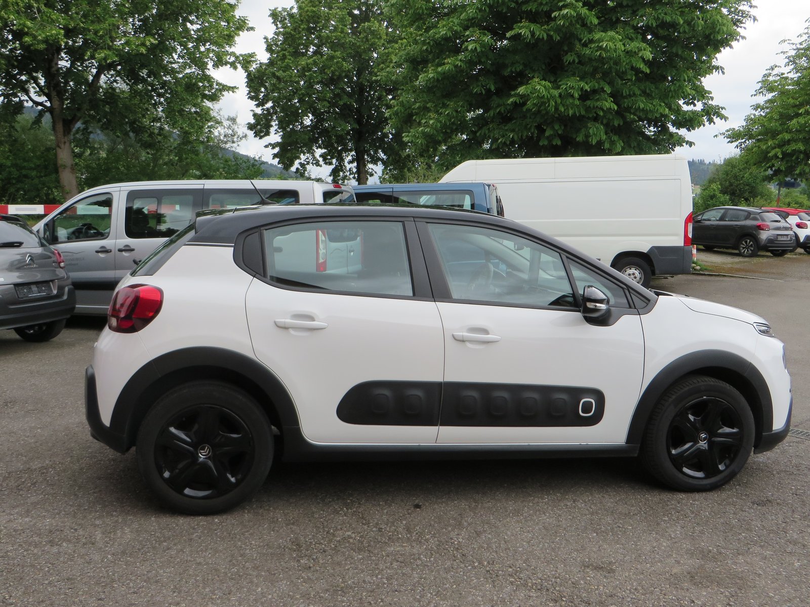 CITROEN C3 1.2i PureTech Shine EAT6, Petrol, Second hand / Used, Automatic - 4