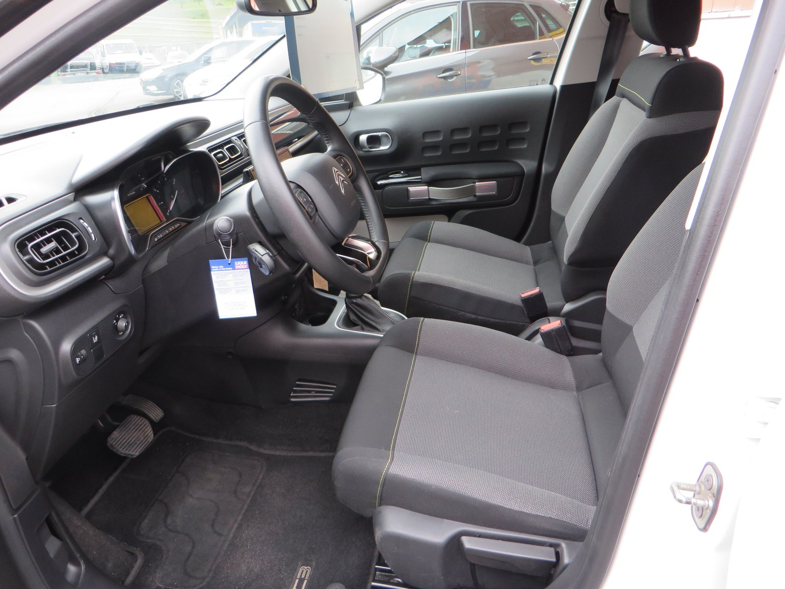 CITROEN C3 1.2i PureTech Shine EAT6, Petrol, Second hand / Used, Automatic - 7