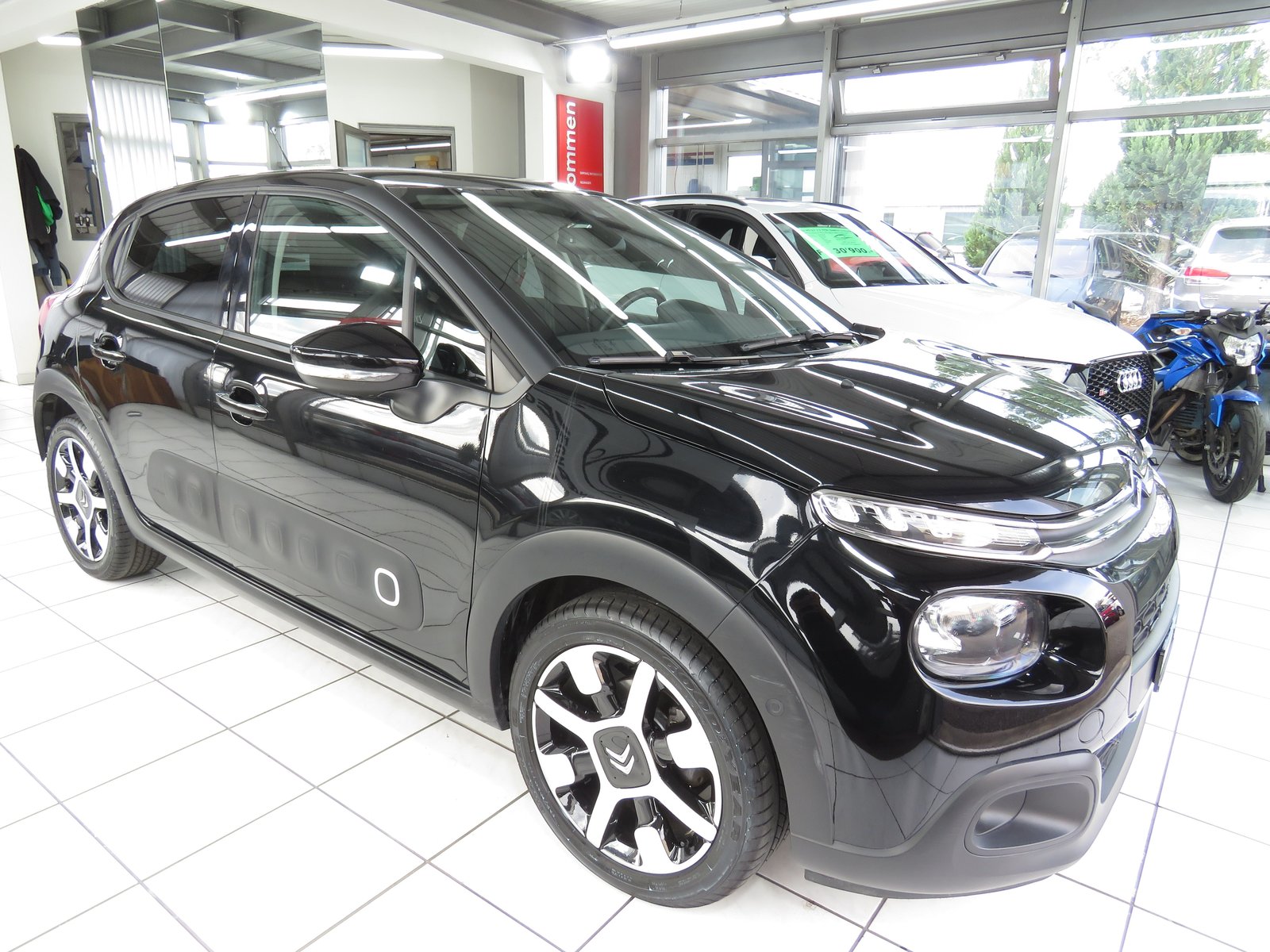 CITROEN C3 1.2i PureTech Shine EAT6, Petrol, Second hand / Used, Automatic - 3