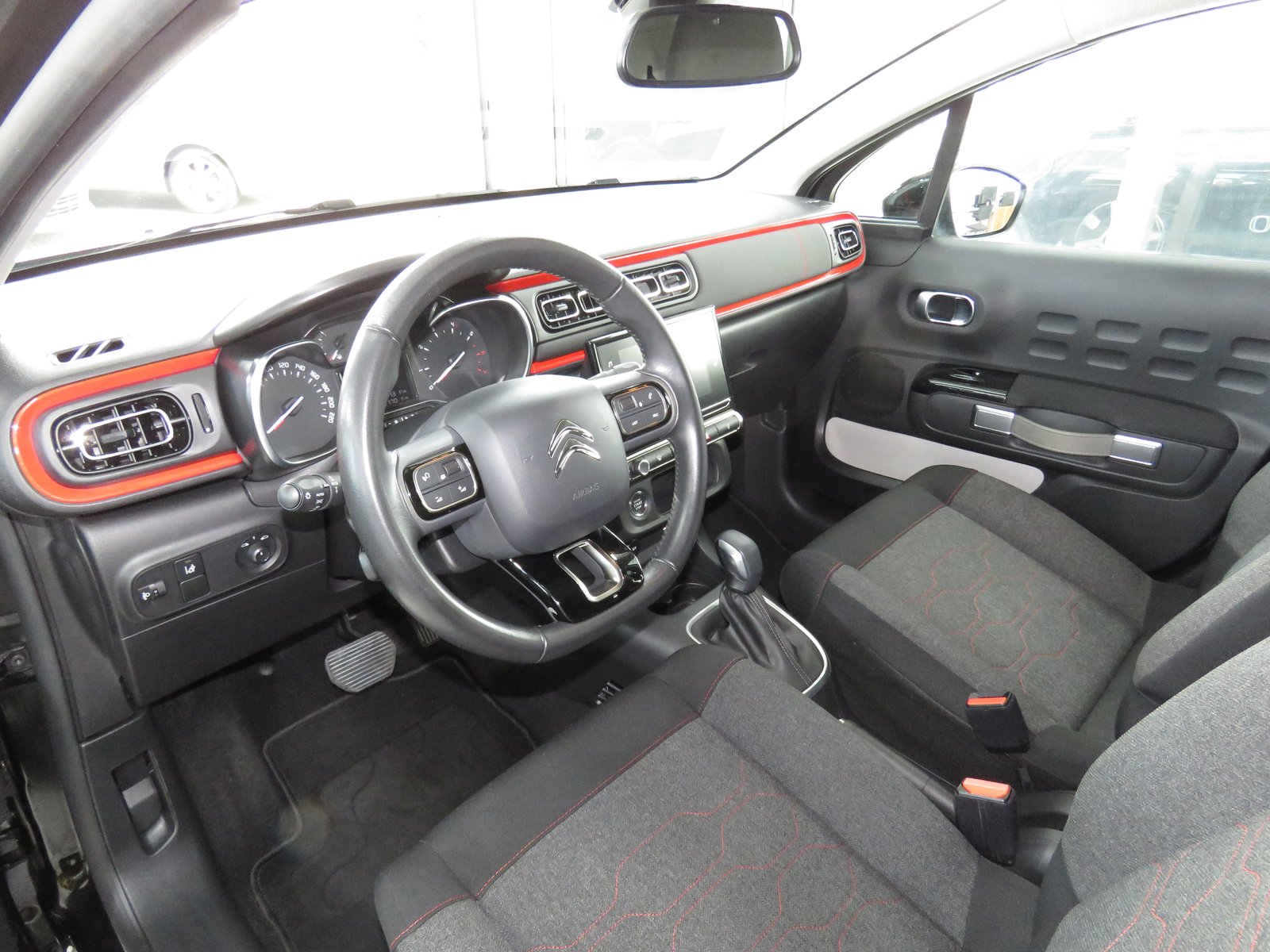 CITROEN C3 1.2i PureTech Shine EAT6, Petrol, Second hand / Used, Automatic - 7