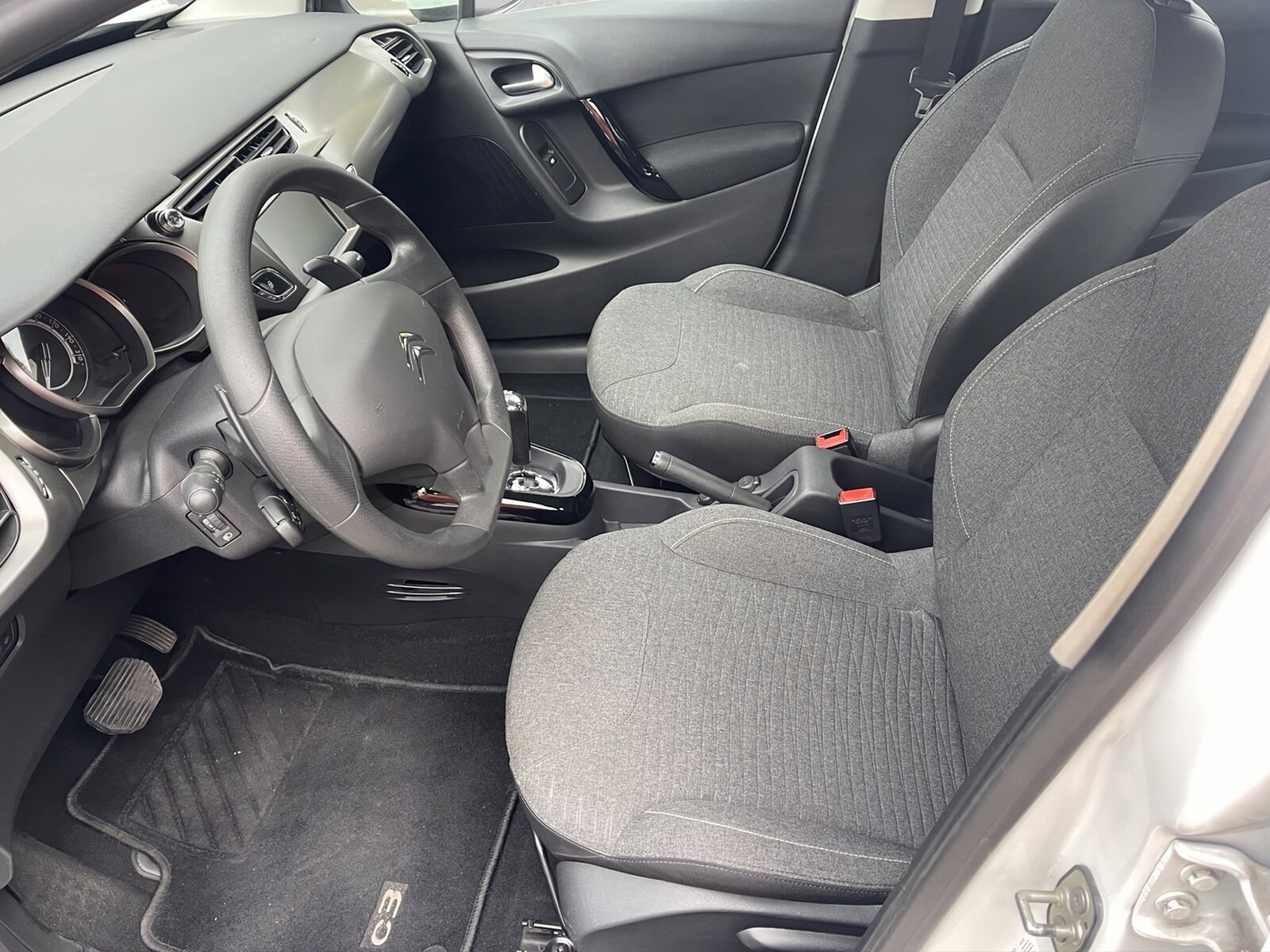 CITROEN C3 1.2i Exclusive ETG5, Essence, Occasion / Utilisé, Automatique - 7