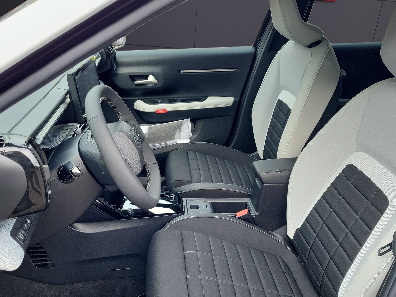 CITROEN C3 1.2 MHEV Tricolore DCS6, Mild-Hybrid Benzin/Elektro, Neuwagen, Automatik - 5