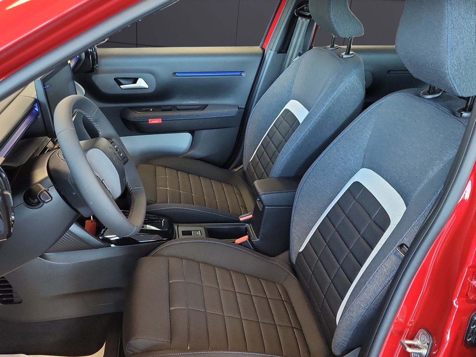 CITROEN C3 1.2 MHEV Plus DCS6, Hybride Léger Essence/Électricité, Voiture nouvelle, Automatique - 5