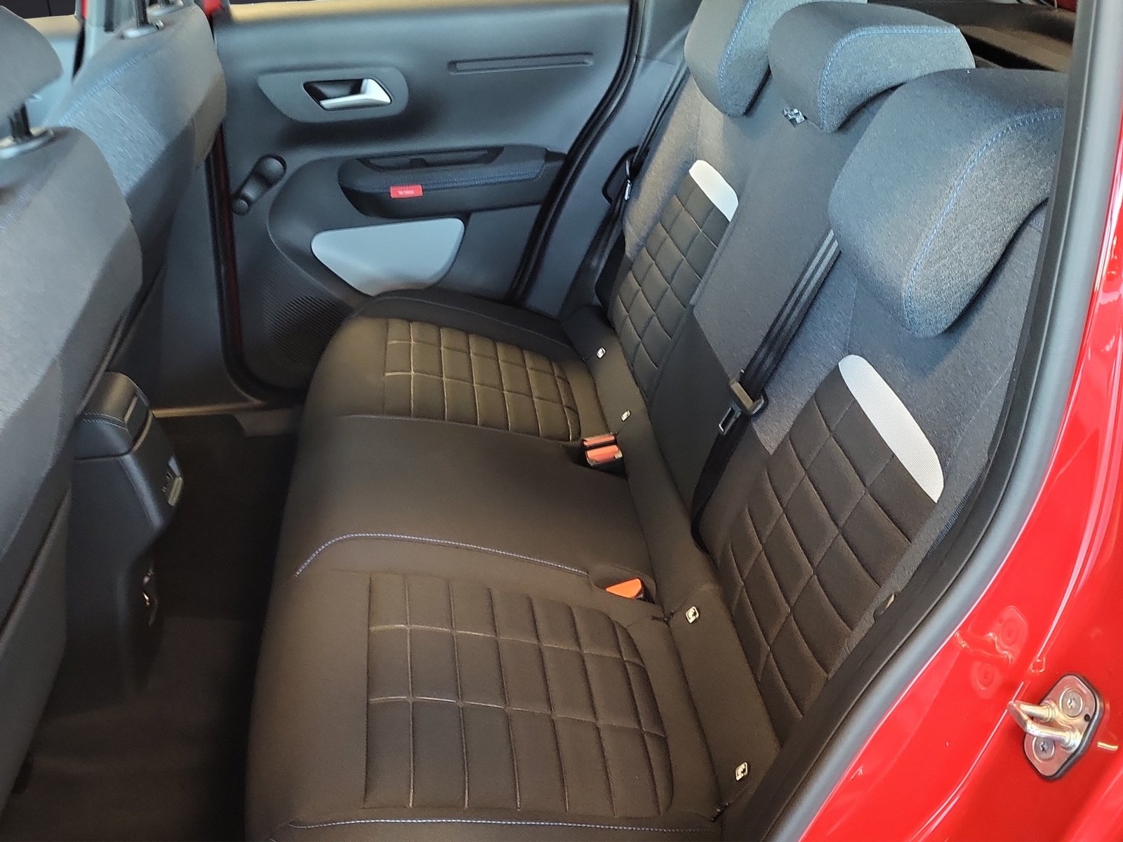 CITROEN C3 1.2 MHEV Plus DCS6, Hybride Léger Essence/Électricité, Voiture nouvelle, Automatique - 6