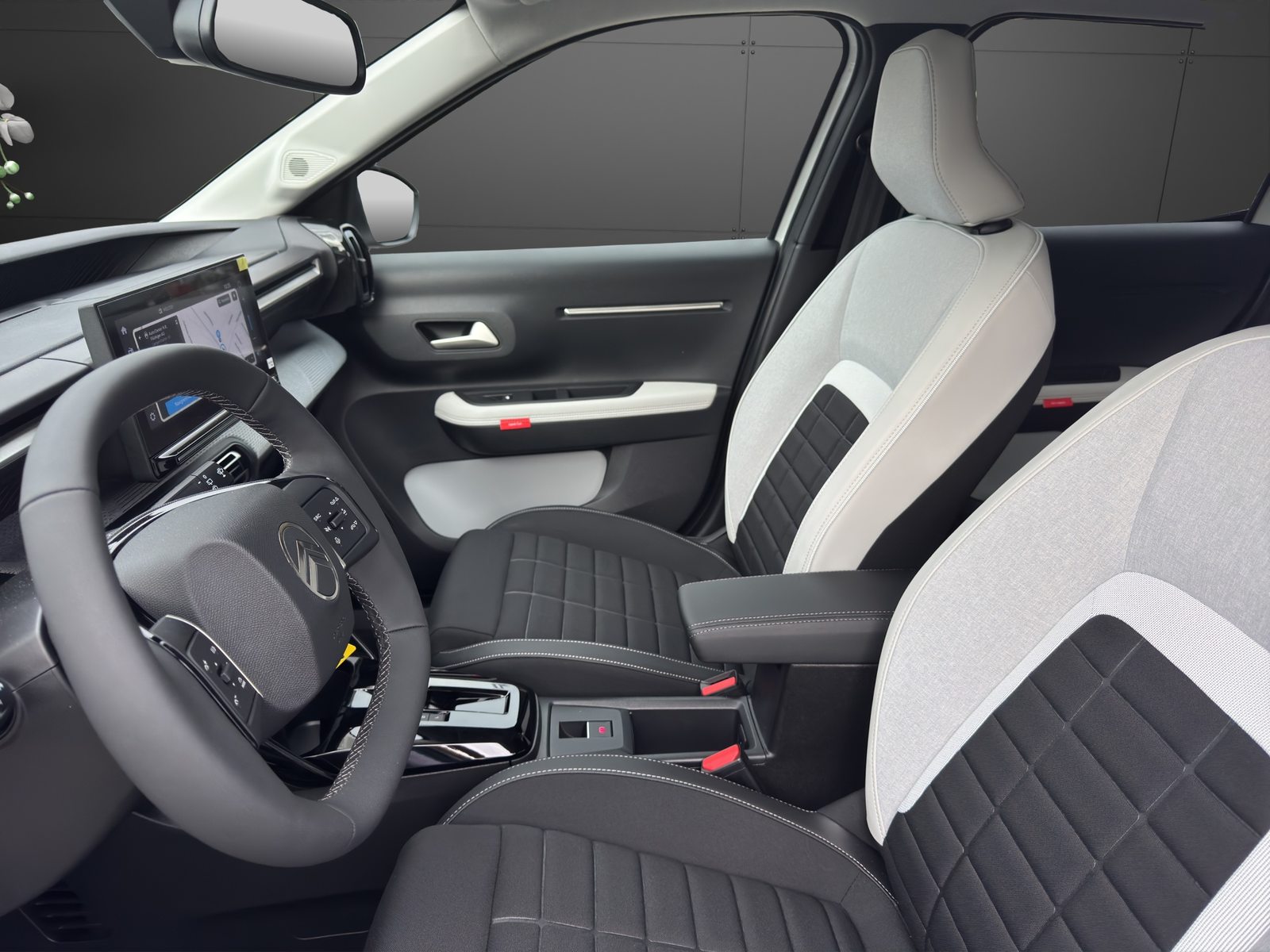 CITROEN C3 1.2 Hybrid Max, Mild-Hybrid Petrol/Electric, New car, Automatic - 2
