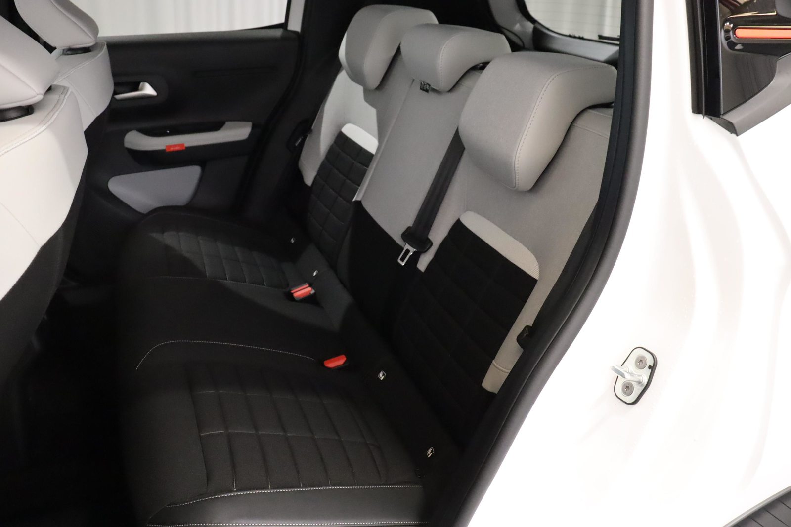CITROEN C3 1.2 Hybrid Edition Tricolore, Mild-Hybrid Petrol/Electric, New car, Automatic - 5