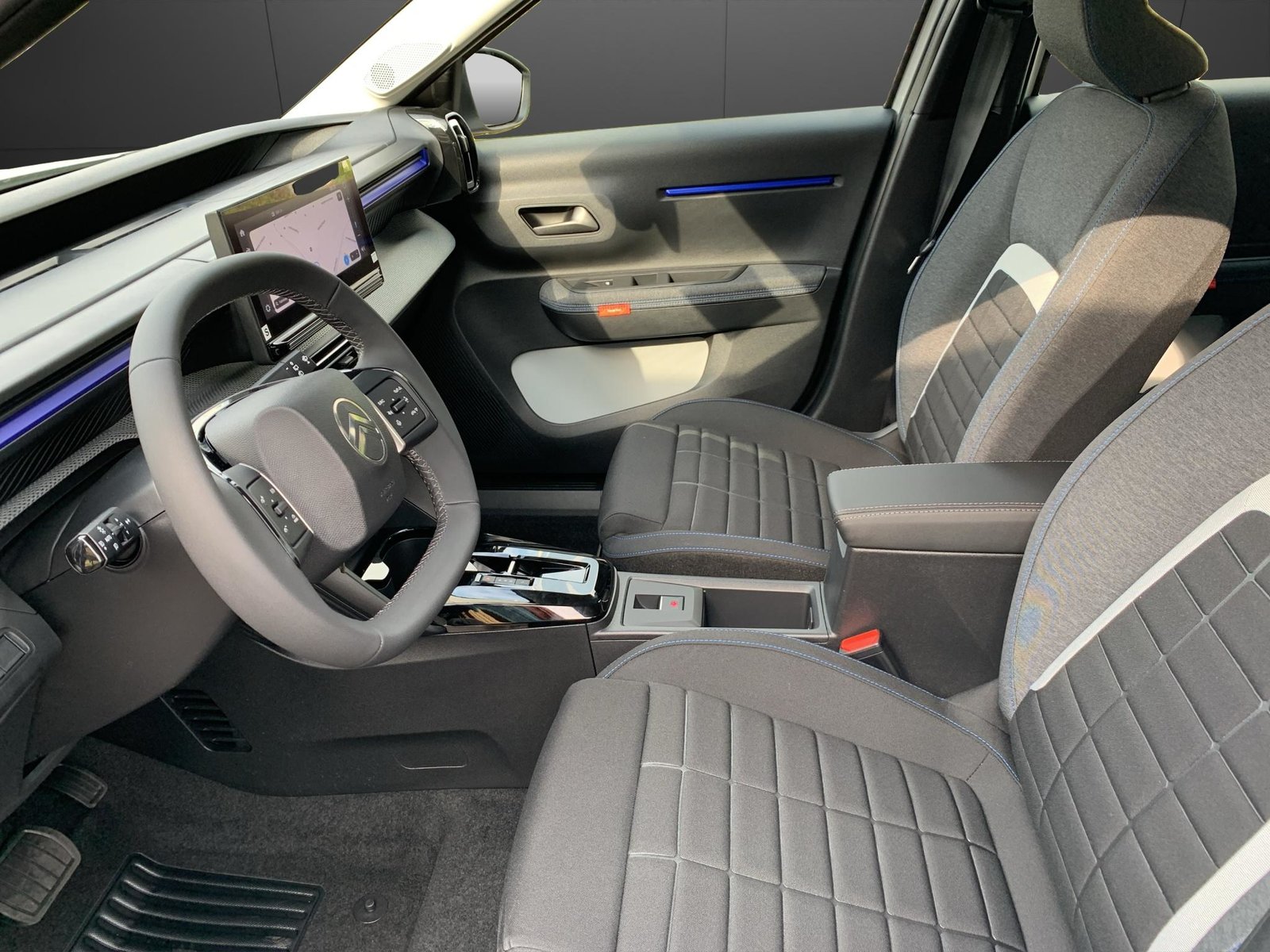 CITROEN C3 1.2 Hybrid Business, Mild-Hybrid Petrol/Electric, New car, Automatic - 3