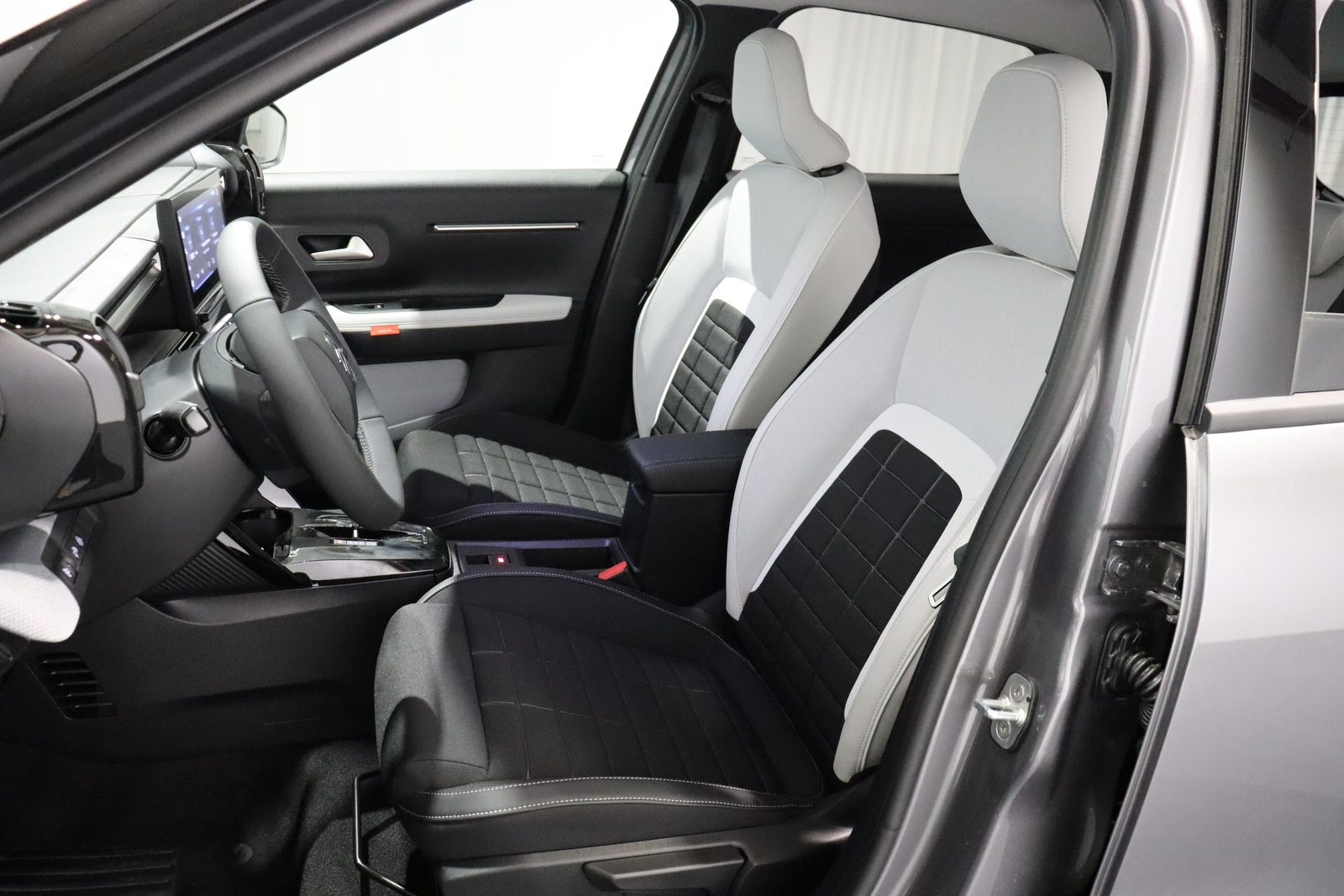 CITROEN C3 1.2 Hybrid Max, Hybride Léger Essence/Électricité, Voiture nouvelle, Automatique - 4