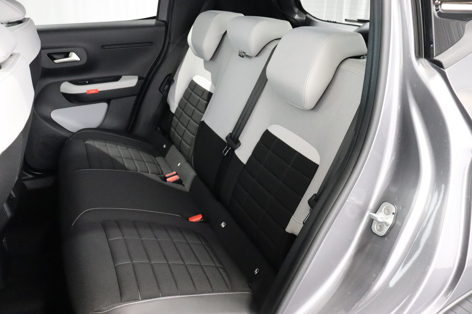 CITROEN C3 1.2 Hybrid Plus, Hybride Léger Essence/Électricité, Voiture nouvelle, Automatique - 5