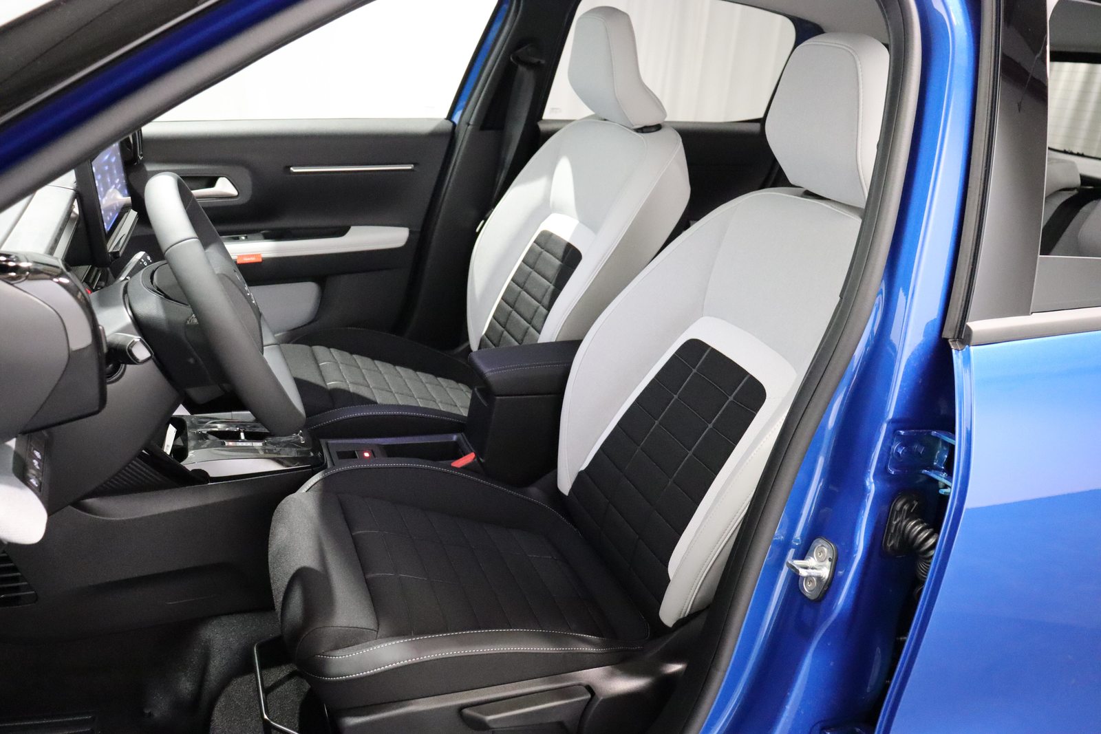 CITROEN C3 1.2 Hybrid Max, Hybride Léger Essence/Électricité, Voiture nouvelle, Automatique - 4
