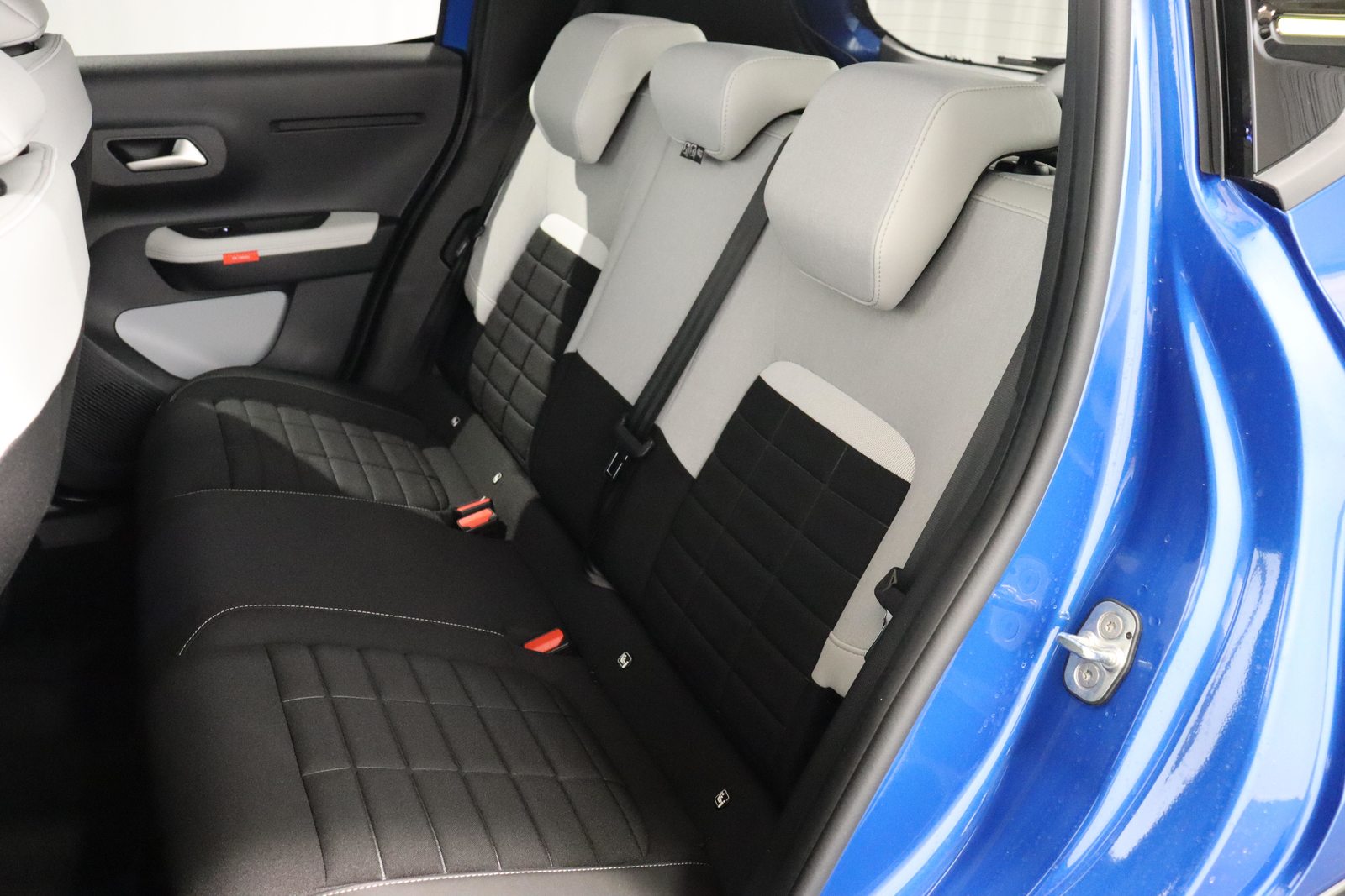 CITROEN C3 1.2 Hybrid Max, Hybride Léger Essence/Électricité, Voiture nouvelle, Automatique - 5