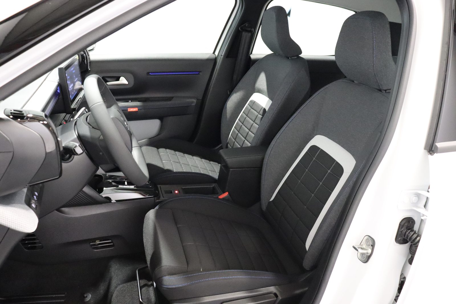 CITROEN C3 1.2 Hybrid Max, Hybride Léger Essence/Électricité, Voiture nouvelle, Automatique - 4