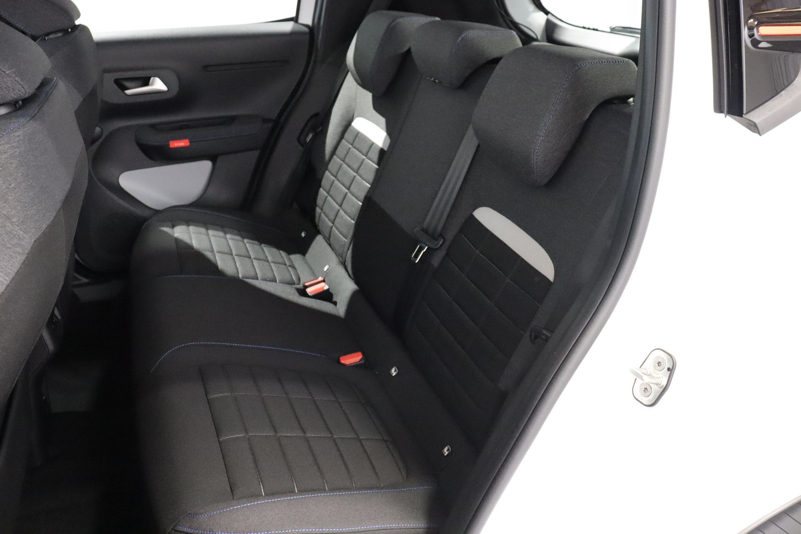 CITROEN C3 1.2 Hybrid Max, Hybride Léger Essence/Électricité, Voiture nouvelle, Automatique - 5