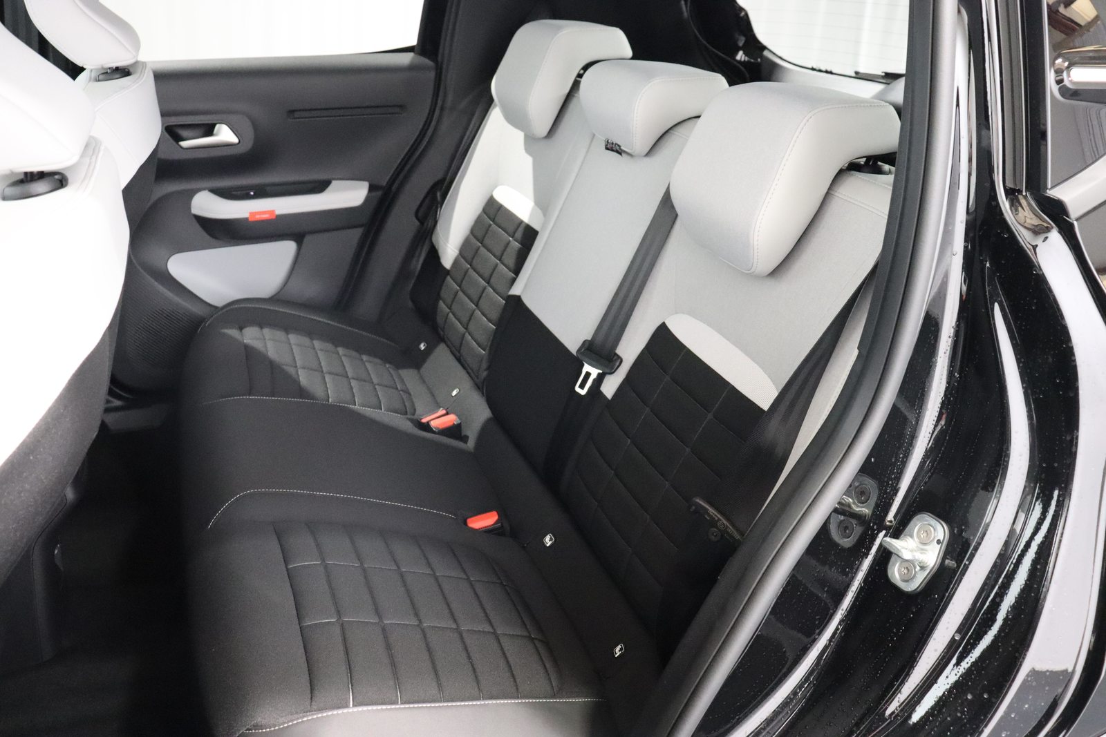 CITROEN C3 1.2 Hybrid Plus, Hybride Léger Essence/Électricité, Voiture nouvelle, Automatique - 5