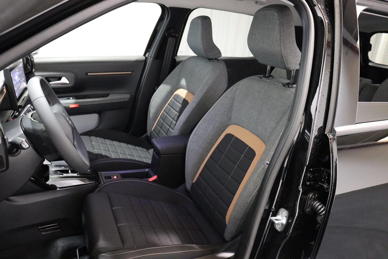 CITROEN C3 Aircross 1.2 Hybrid Plus, Mild-Hybrid Benzin/Elektro, Neuwagen, Automatik - 4