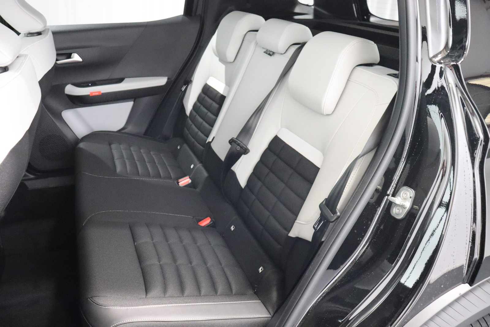 CITROEN C3 1.2 Hybrid Edition Tricolore, Mild-Hybrid Petrol/Electric, New car, Automatic - 5