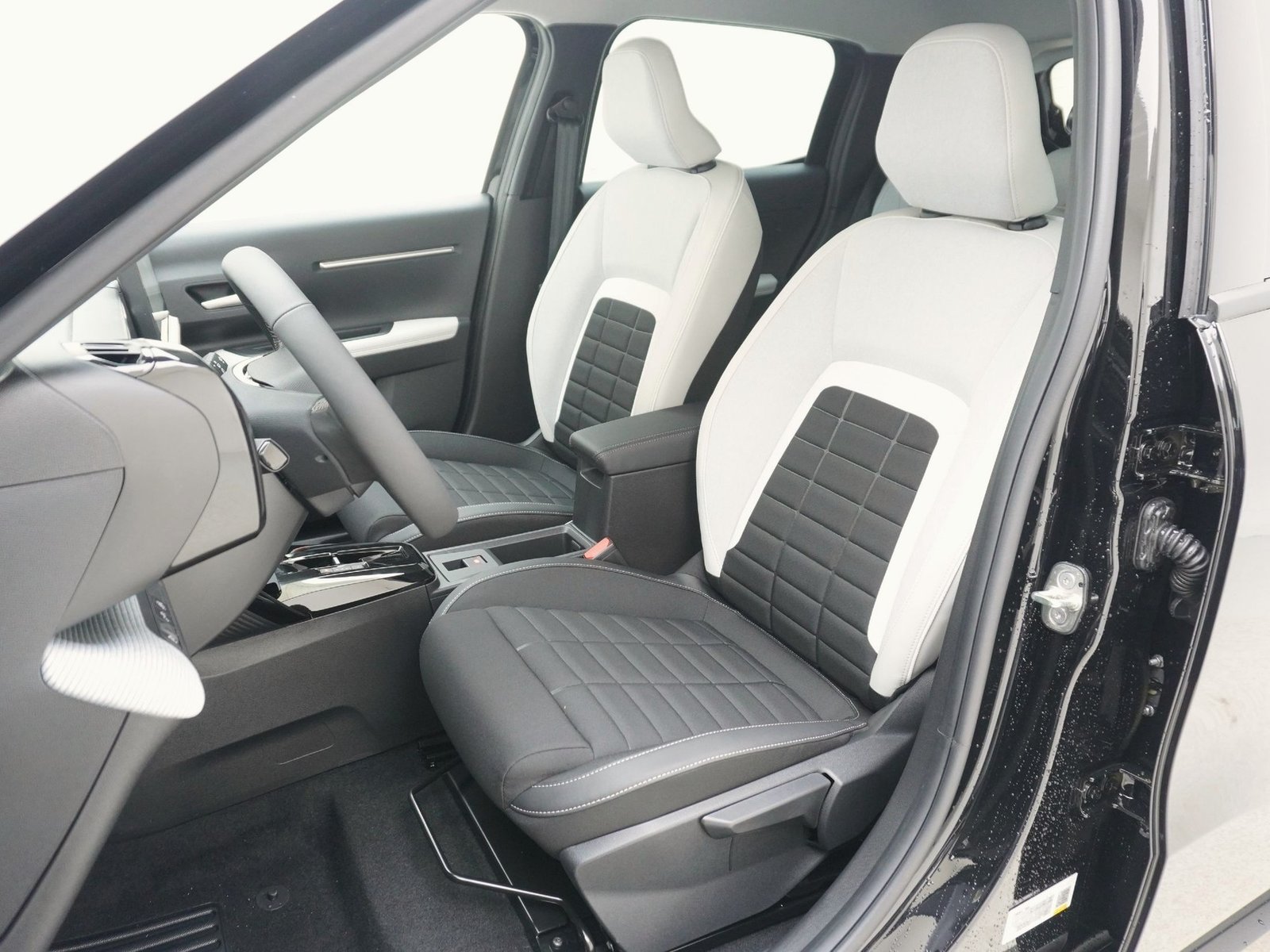 CITROEN C3 1.2 Hybrid Max, Mild-Hybrid Petrol/Electric, New car, Automatic - 7