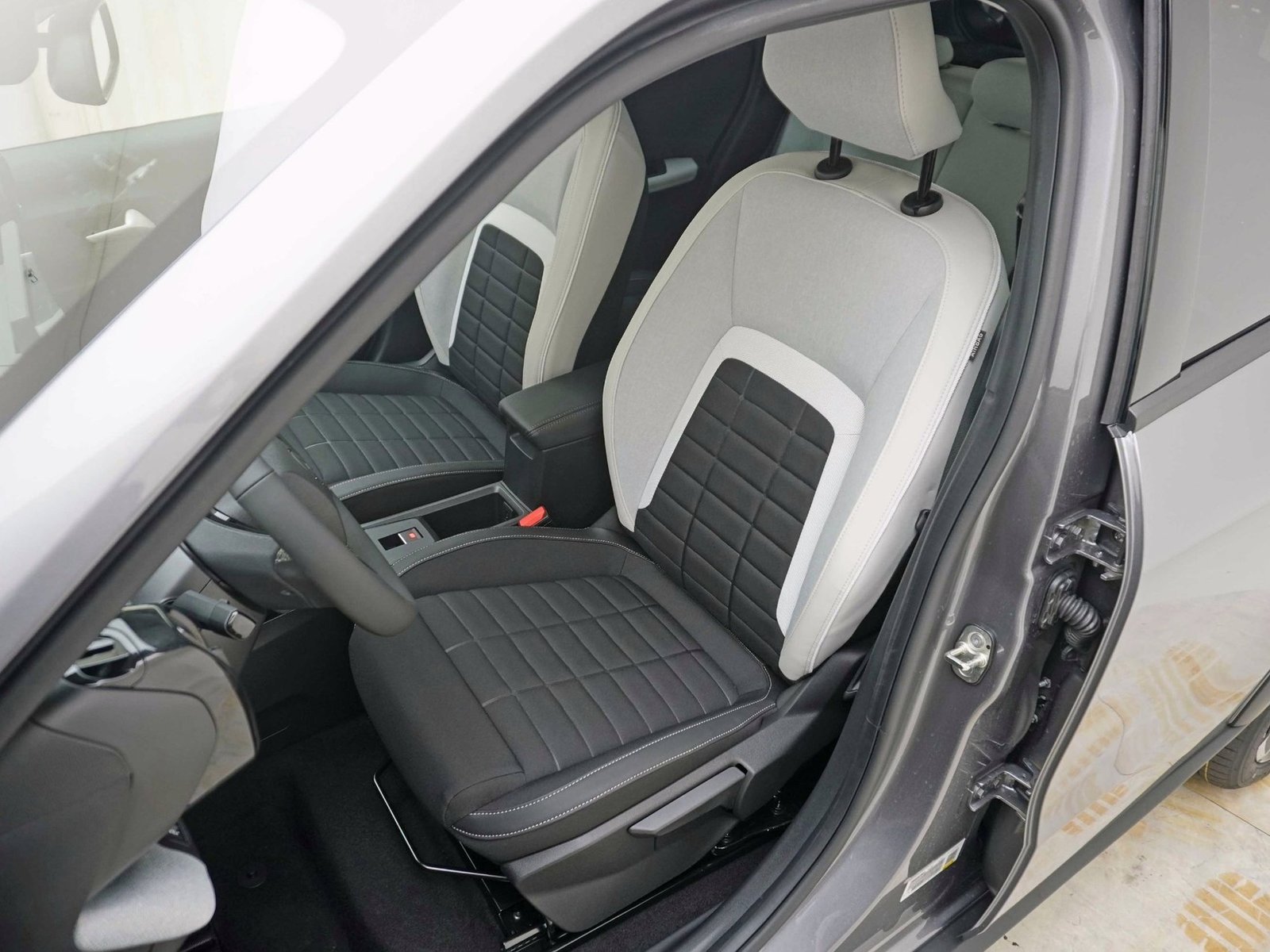 CITROEN C3 1.2 Hybrid Max, Hybride Léger Essence/Électricité, Voiture nouvelle, Automatique - 7