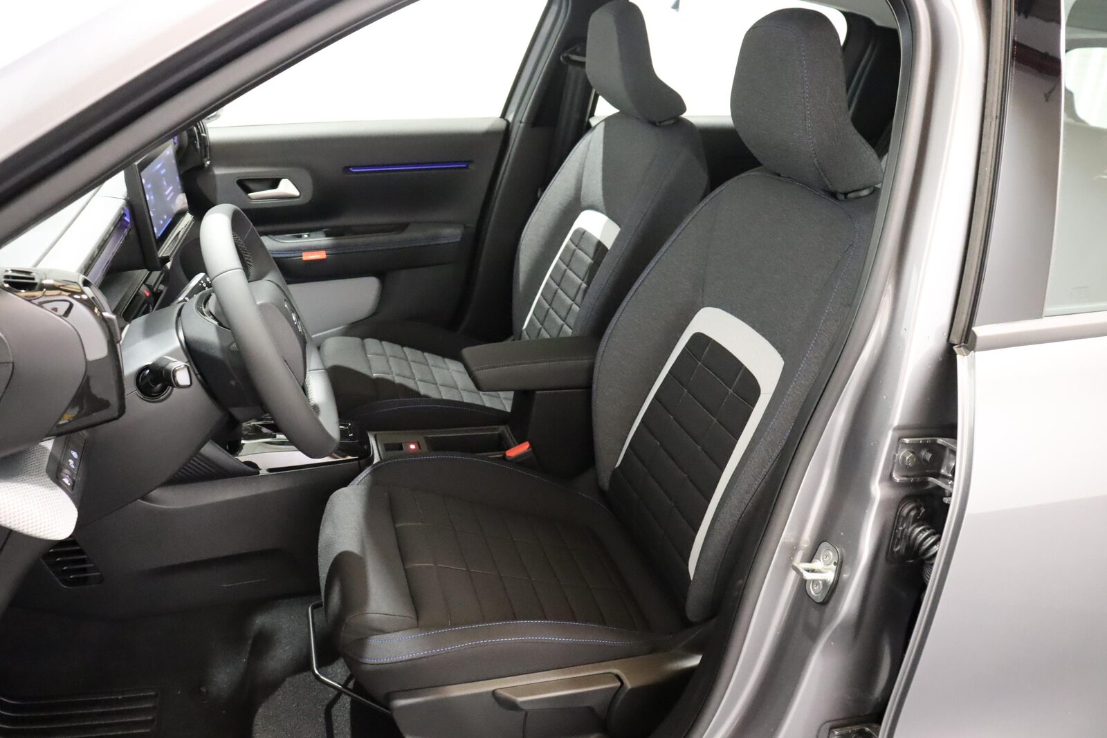 CITROEN e-C3 Plus, Elektro, Neuwagen, Automatik - 4