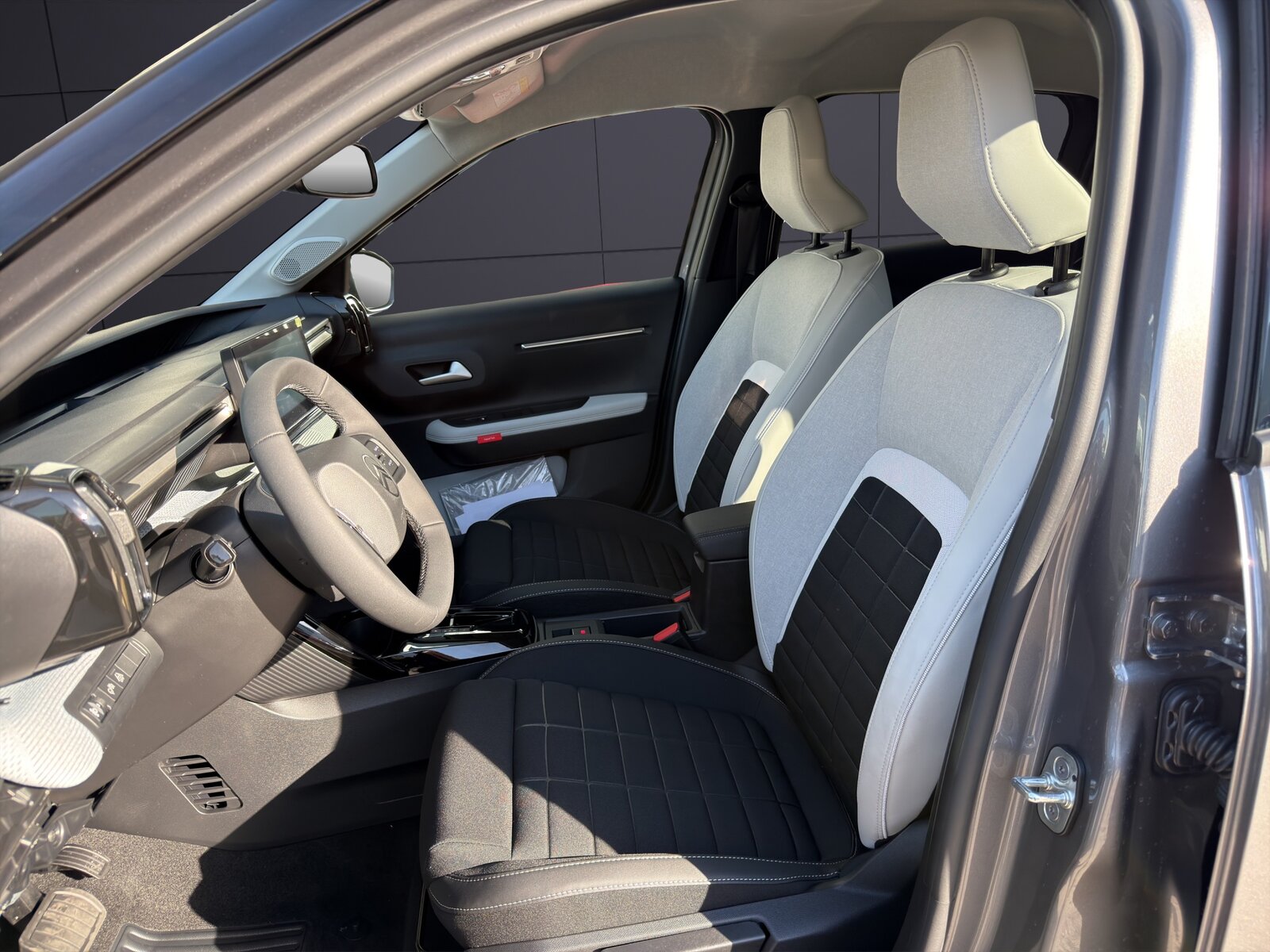CITROEN C3 1.2 MHEV Max, Mild-Hybrid Petrol/Electric, New car, Automatic - 6