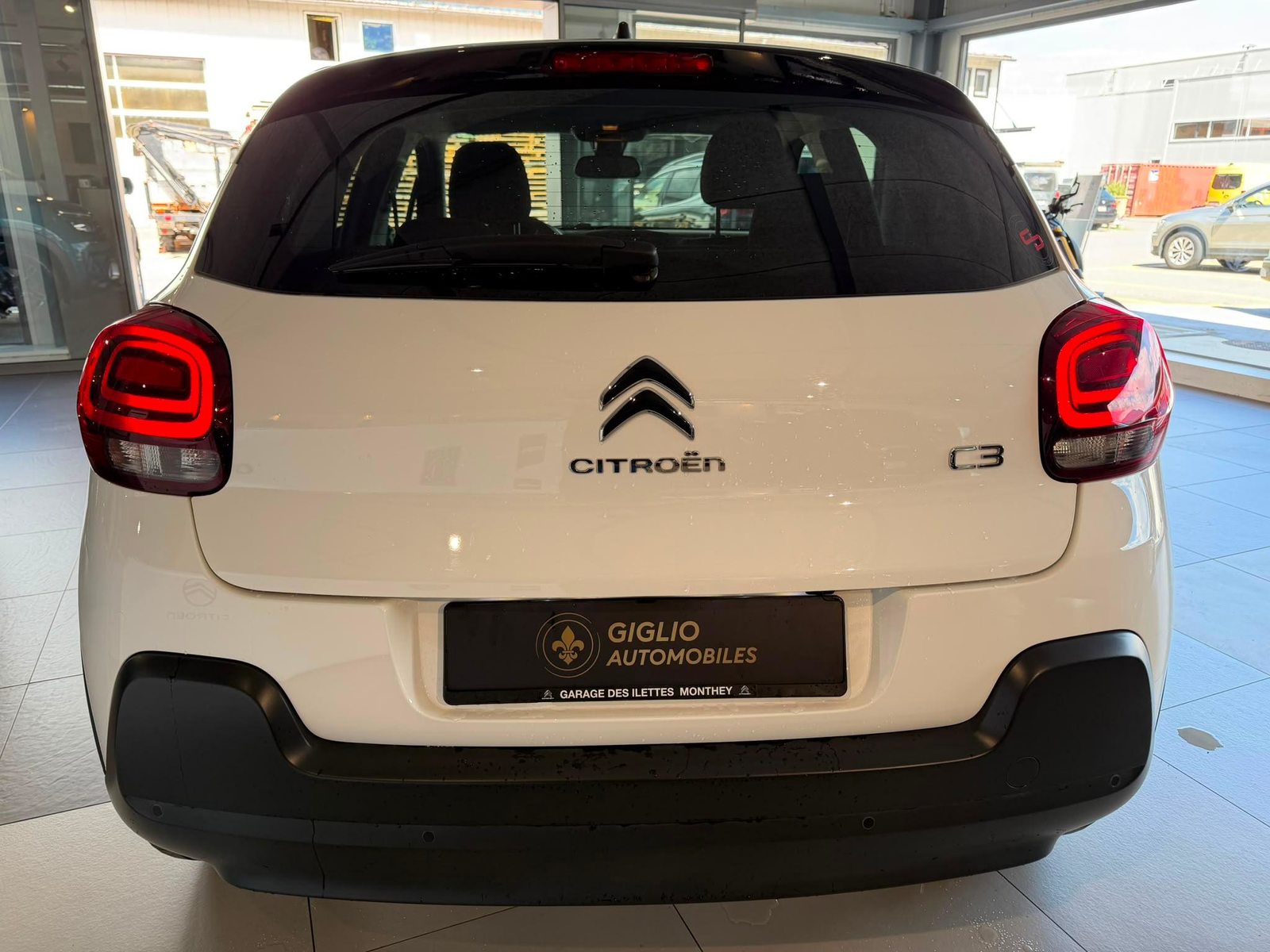 CITROEN C3 1.2 PureTech Shine, Petrol, Second hand / Used, Automatic - 2