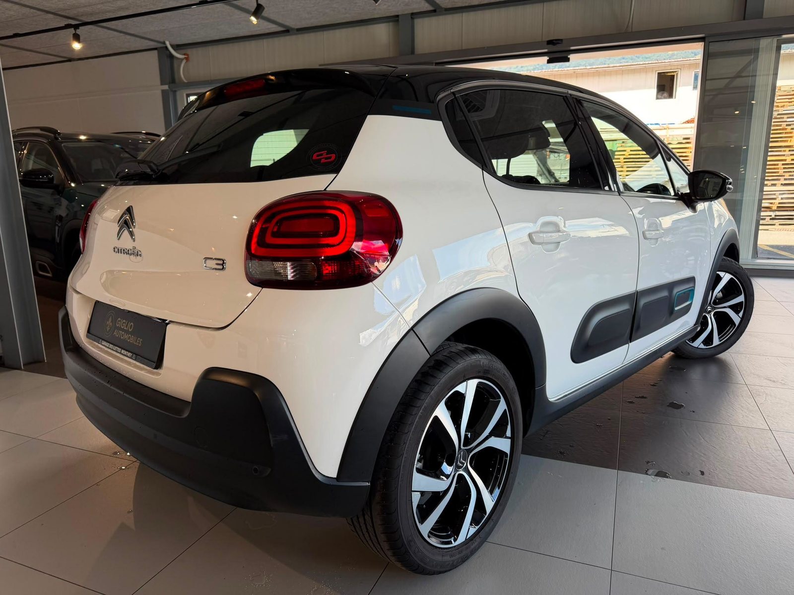 CITROEN C3 1.2 PureTech Shine, Petrol, Second hand / Used, Automatic - 4