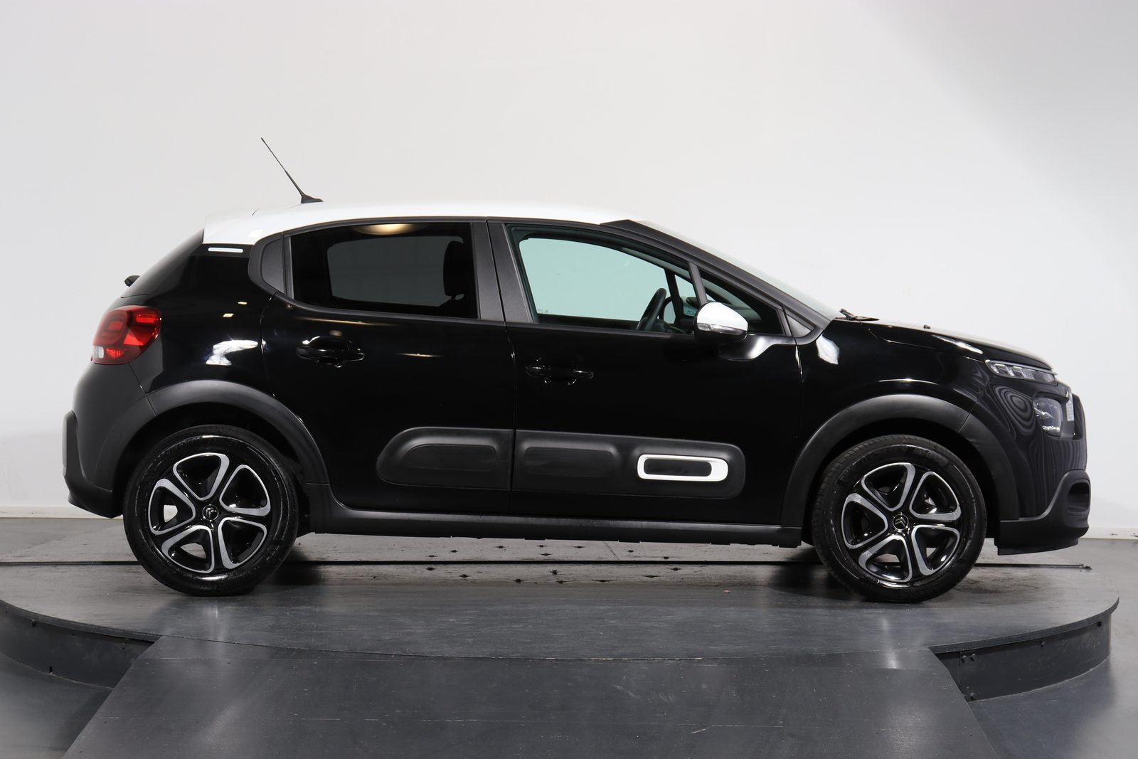 CITROEN C3 1.2 PureTech Swiss Edition S/S, Essence, Occasion / Utilisé, Manuelle - 2