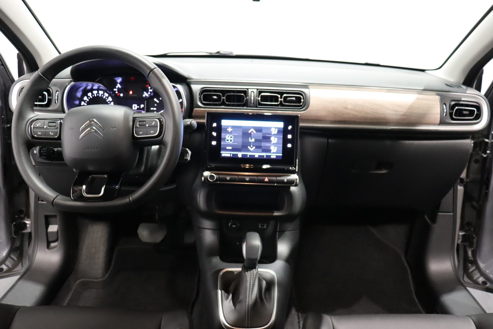 CITROEN C3 1.2 PureTech Swiss Edition+, Essence, Occasion / Utilisé, Automatique - 7