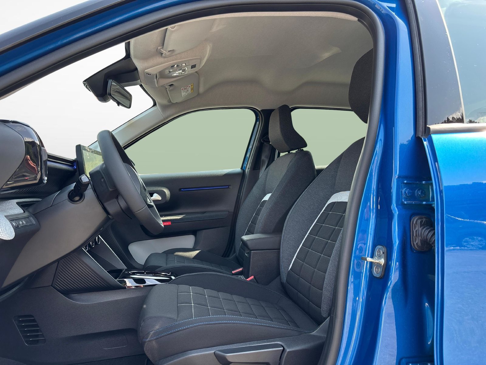 CITROEN C3 1.2 Hybrid Plus, Mild-Hybrid Benzin/Elektro, Occasion / Gebraucht, Automatik - 4