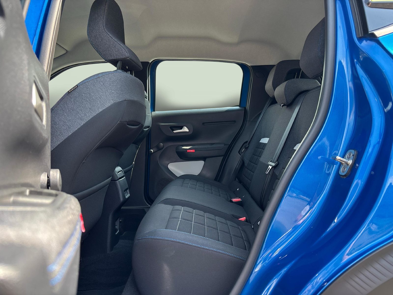 CITROEN C3 1.2 Hybrid Plus, Mild-Hybrid Benzin/Elektro, Occasion / Gebraucht, Automatik - 7