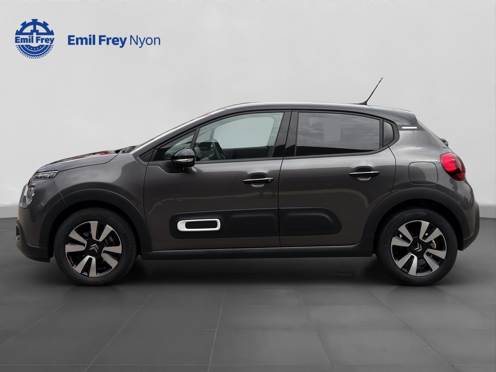 CITROEN C3 1.2 PureTech Swiss Edition+, Petrol, Second hand / Used, Automatic - 2