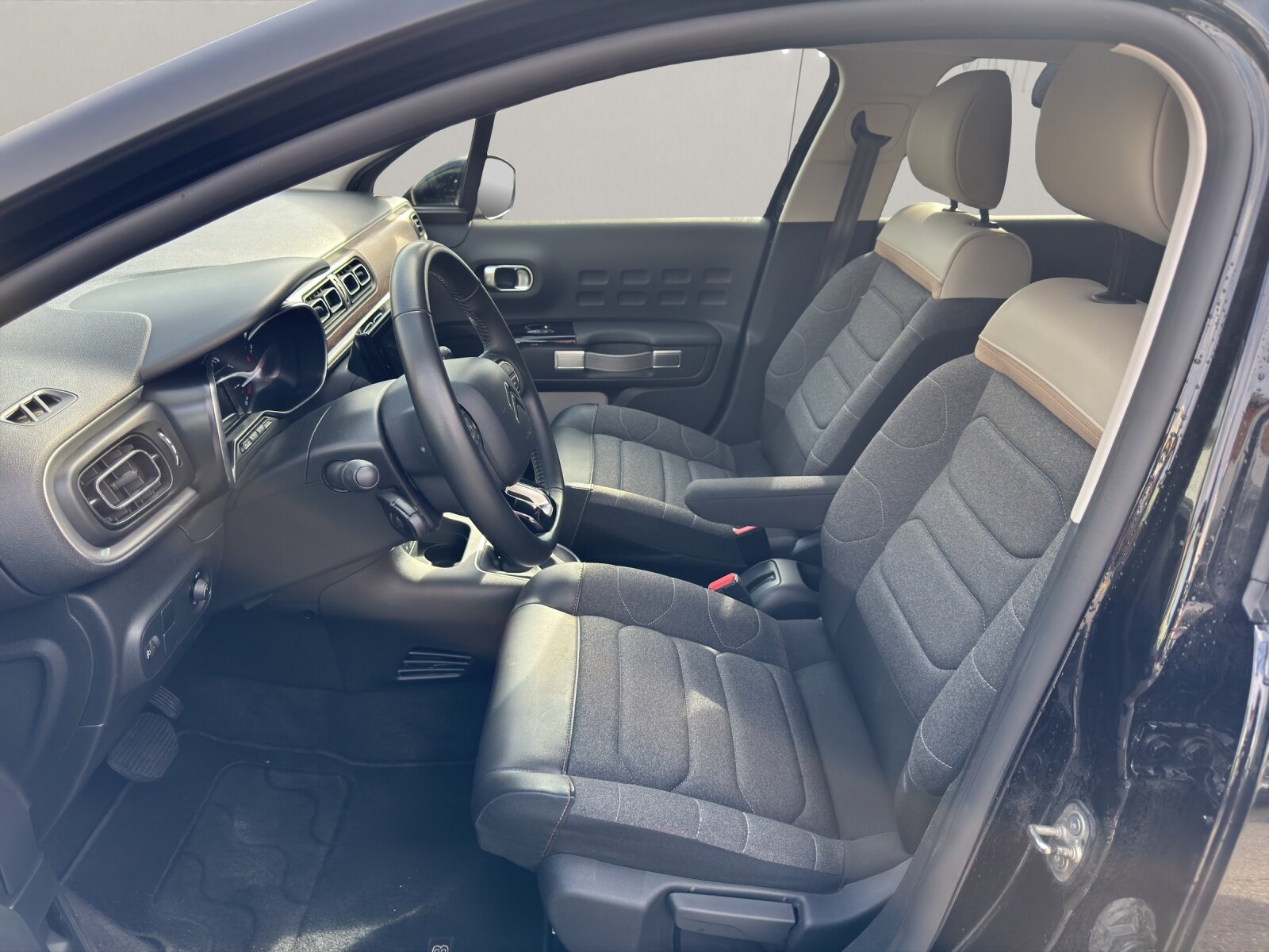 CITROEN C3 1.2 PureTech Shine, Benzin, Occasion / Gebraucht, Automatik - 6