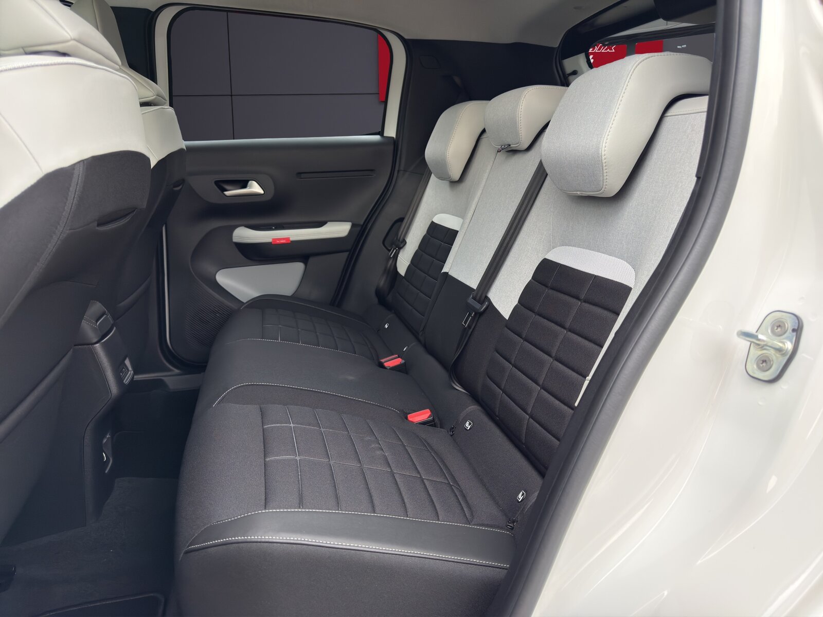 CITROEN C3 1.2 MHEV Max, Mild-Hybrid Benzin/Elektro, Vorführwagen, Automatik - 7