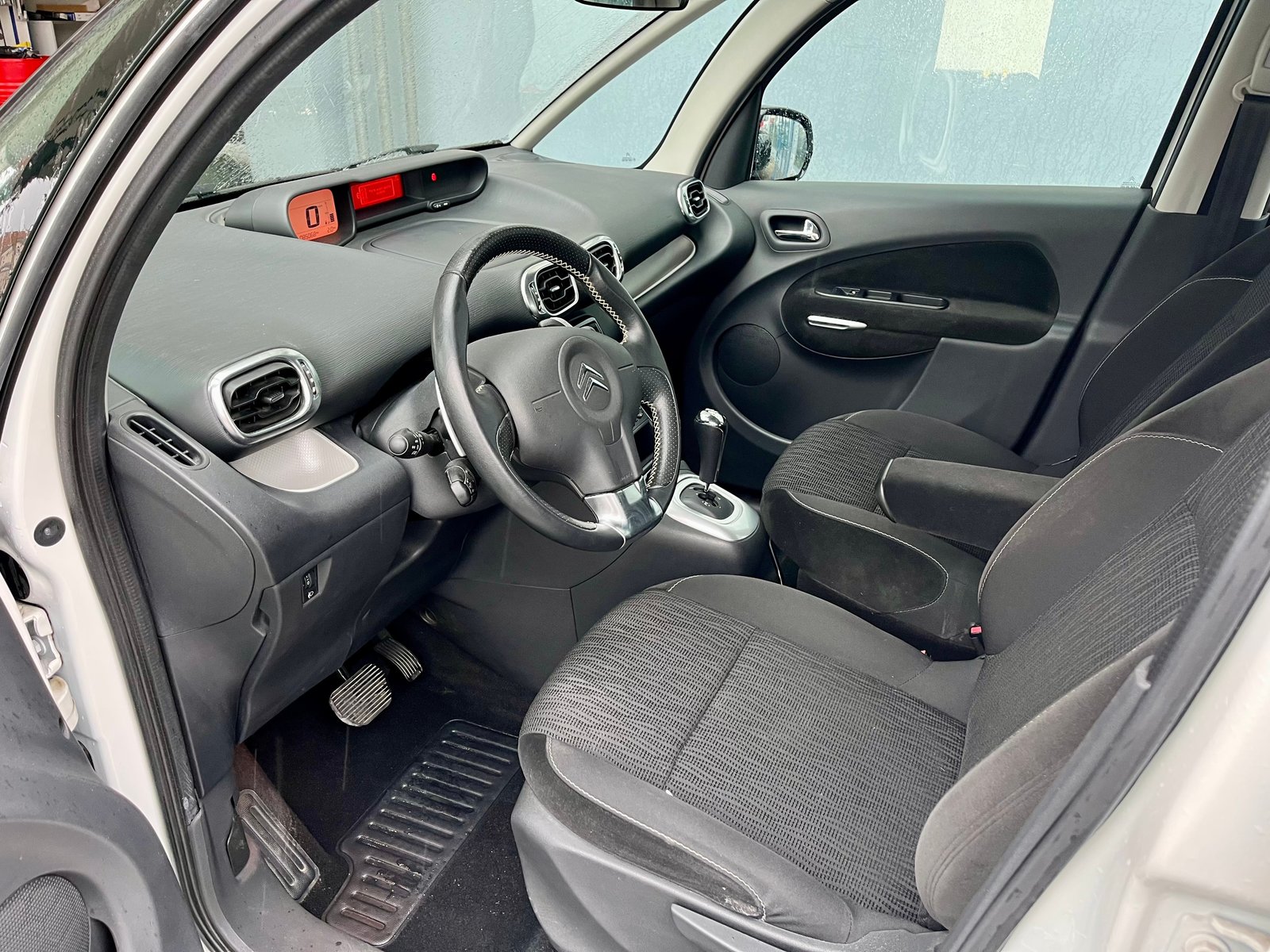 CITROEN C3 Picasso 1.6i 16V Exclusive EGS6, Benzin, Occasion / Gebraucht, Automatik - 6